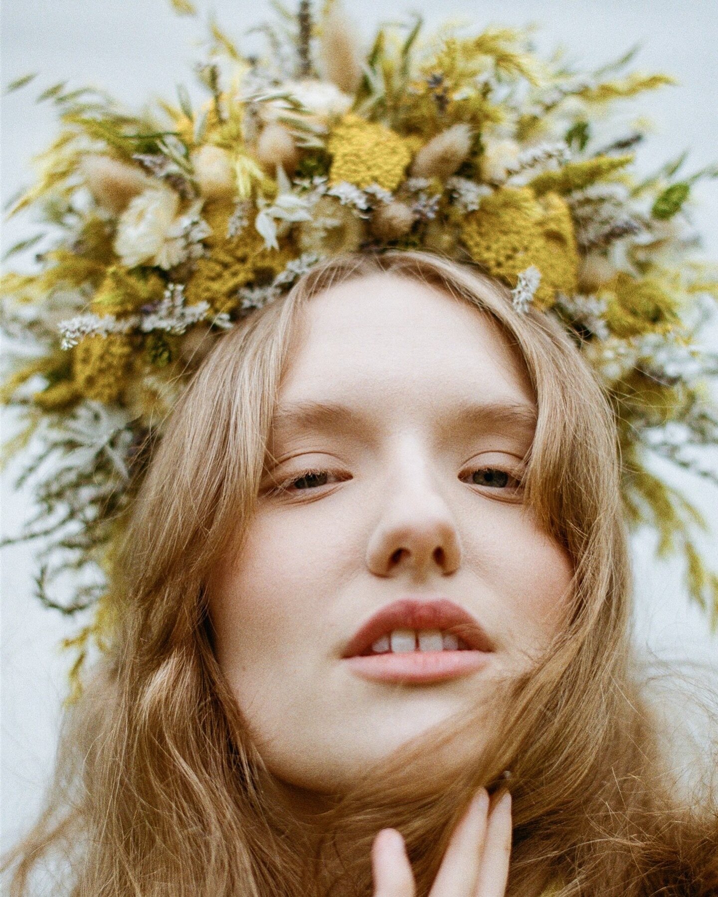 It&rsquo;s official. All my packages are now hybrid, shot with digital and 35mm.  Film gas a magic, it&rsquo;s precious. 

#victoriabeddoesphoto #westmidlandwedding #weddingeditorial 

Floral couture @petalheadflowers
Make-up @makeupbymarylj
Model @m