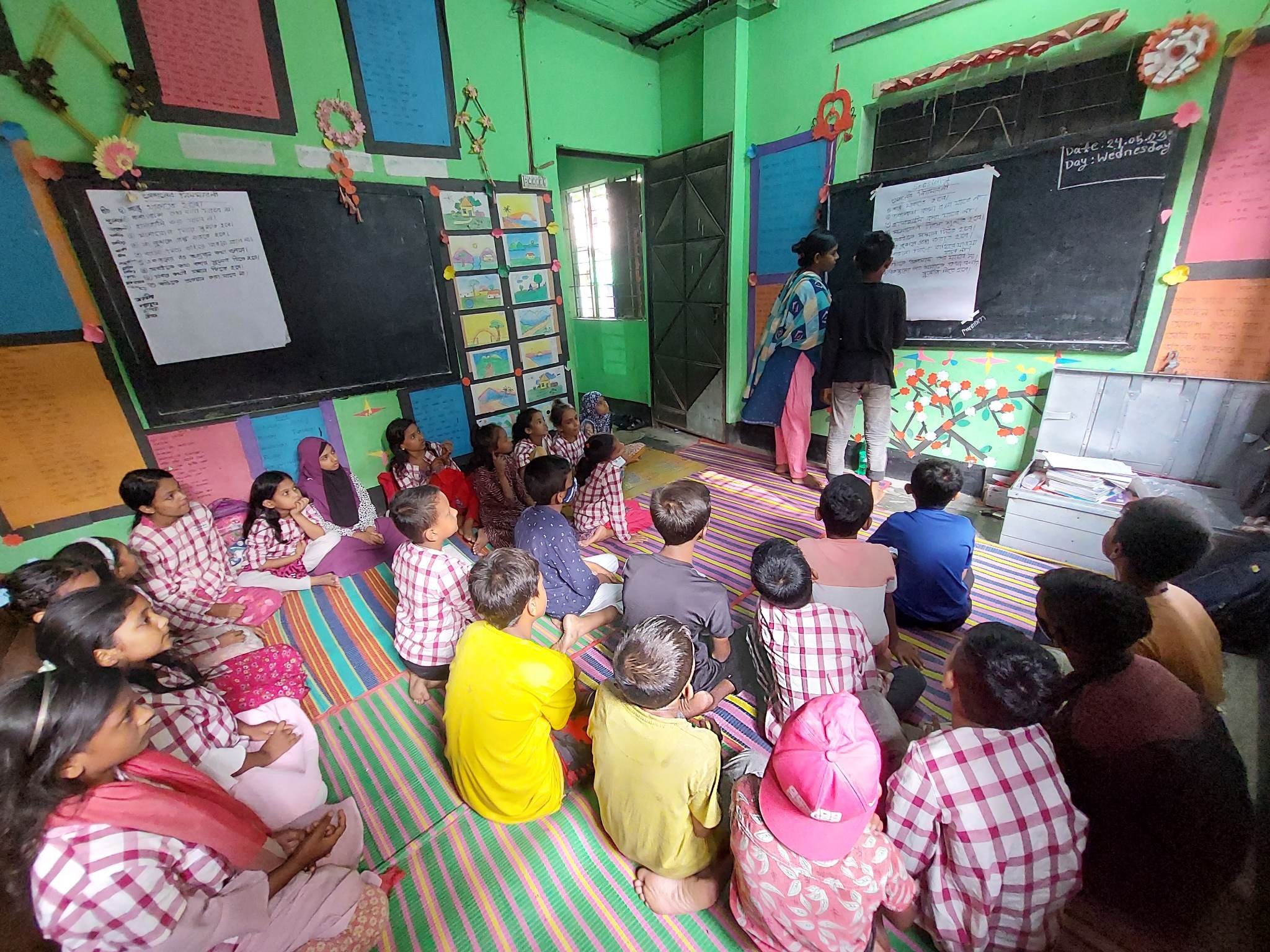 Le Projet Imagine avec Frédérique Bedos dans les écoles au Bangladesh