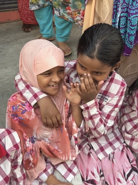 Sur le terrain avec les enfants de Dhaka