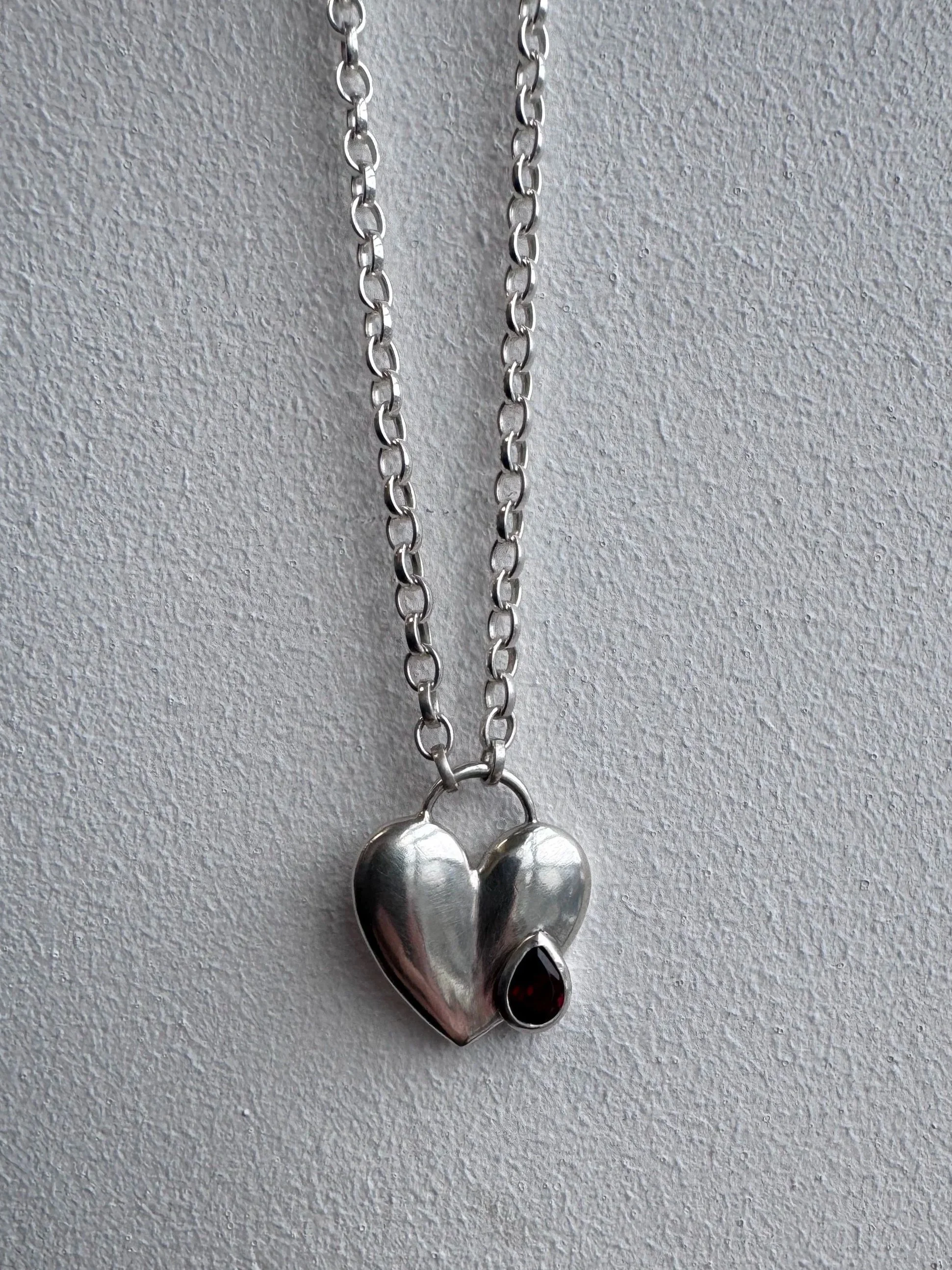 Bleeding Heart Pendant - Chunky chain