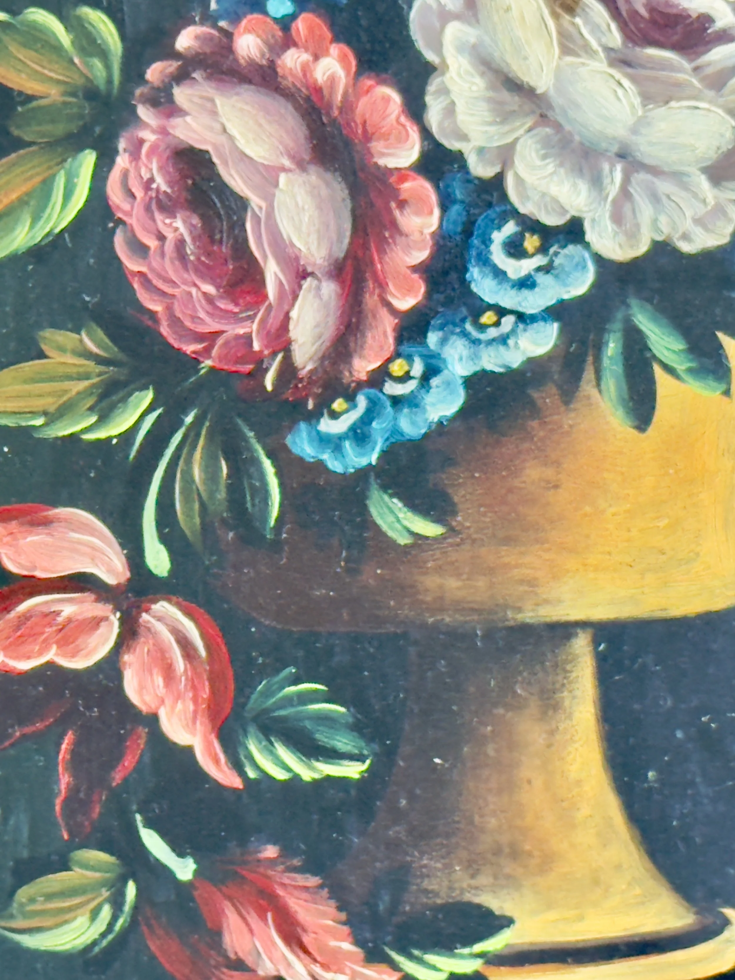 cherfold-vintage-yellow-vase-flowers-detail.dng.jpeg