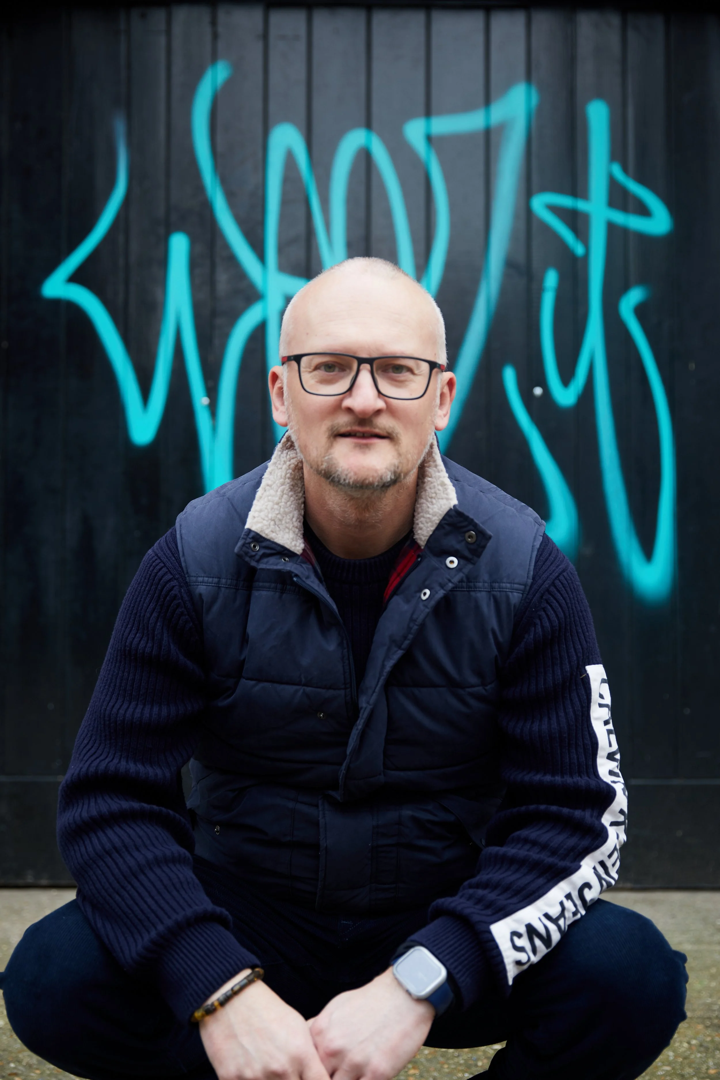 Oliver Hill crouching