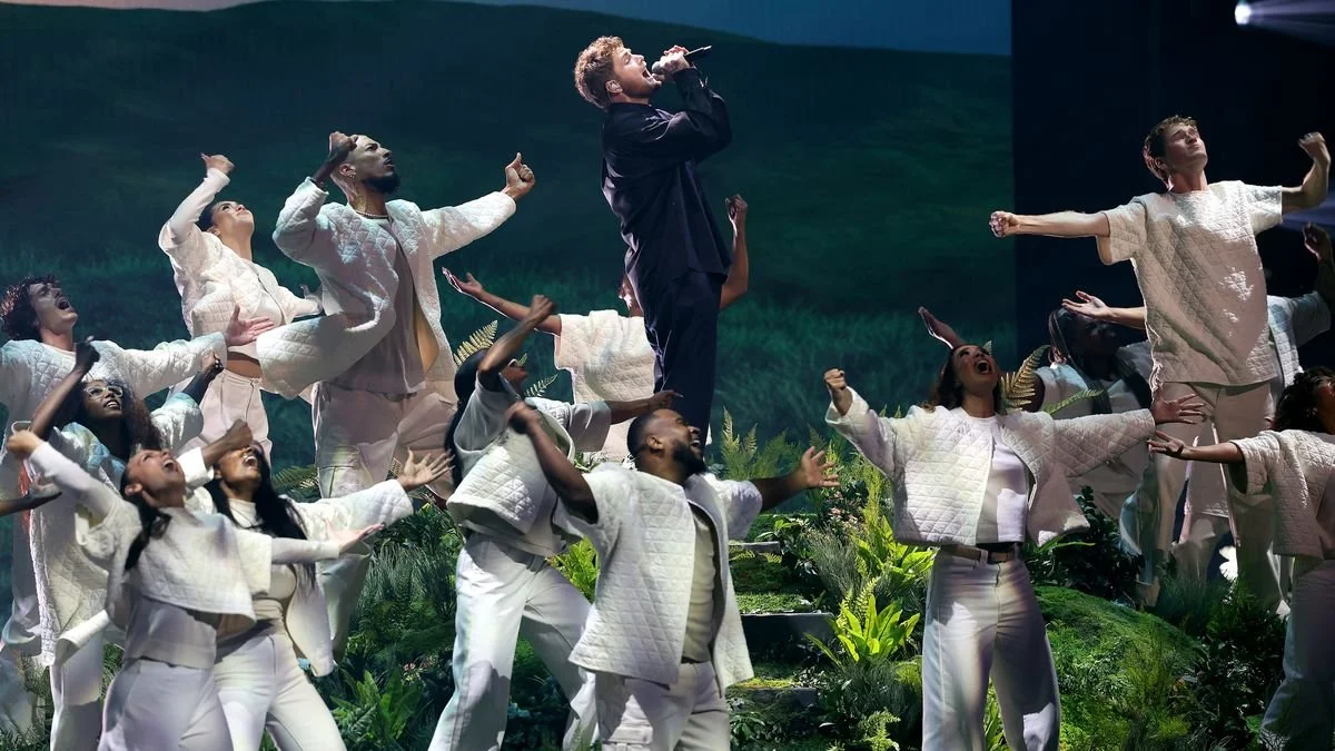 alex-warren-performs-during-the-2025-mtv-video-music-awards-news-photo-1757296782.pjpeg-3.jpeg