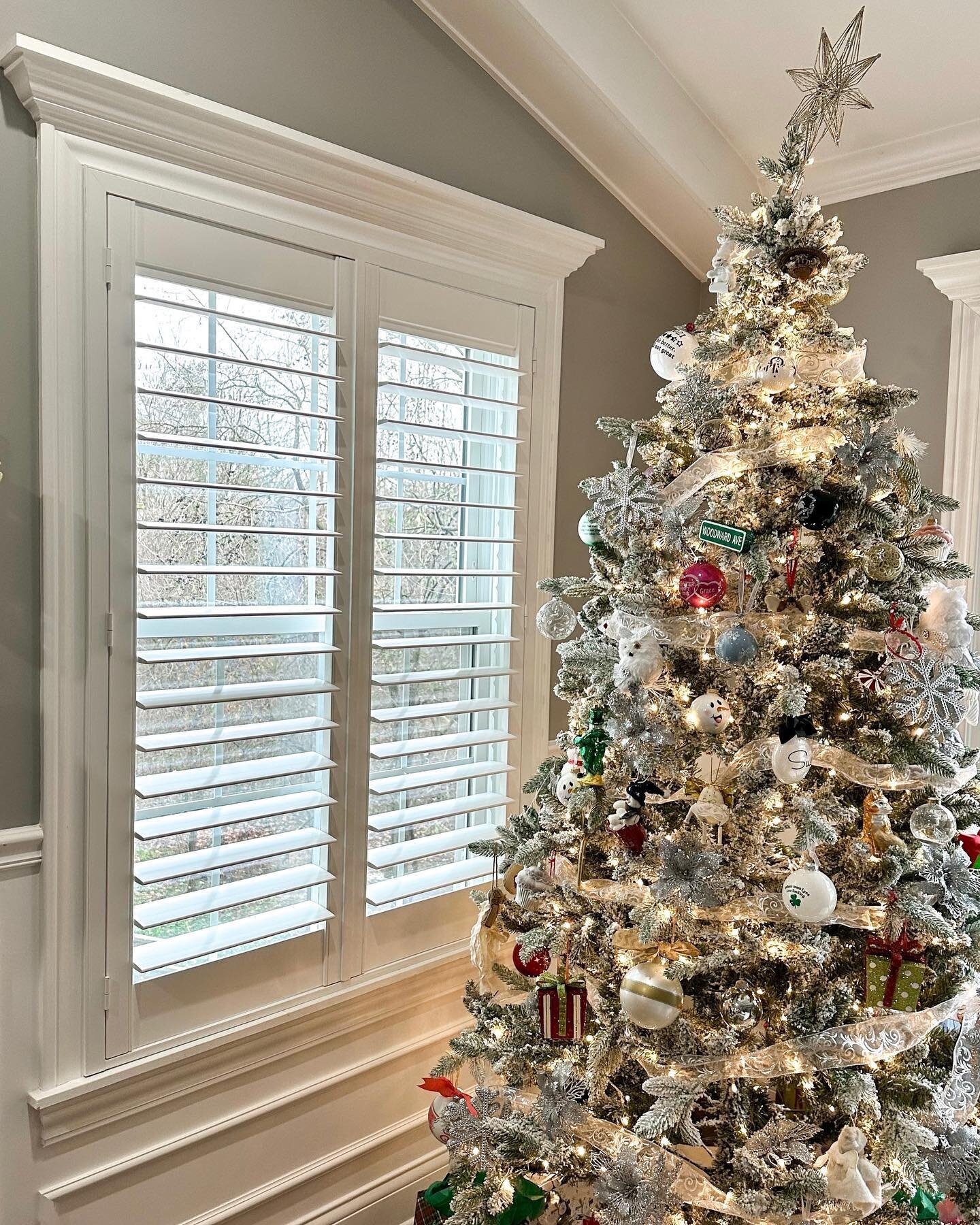 Let it snow, let it glow! Our white shutters are stealing the spotlight by the Christmas tree!🎄🤍 Explore how our custom shutters can transform your home into a winter wonderland&mdash;with an extra special 20% off. But hurry, the festivities end on