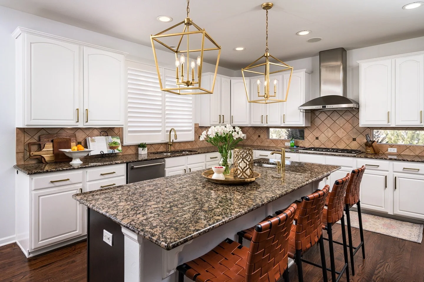 Kids back in school? Finding yourself with a little more free time? Maybe that kitchen renovation has been on your mind. 🍴✨
Here are a few of our favorite kitchens to spark inspiration! Shutters are the perfect finishing touch to bring your vision t