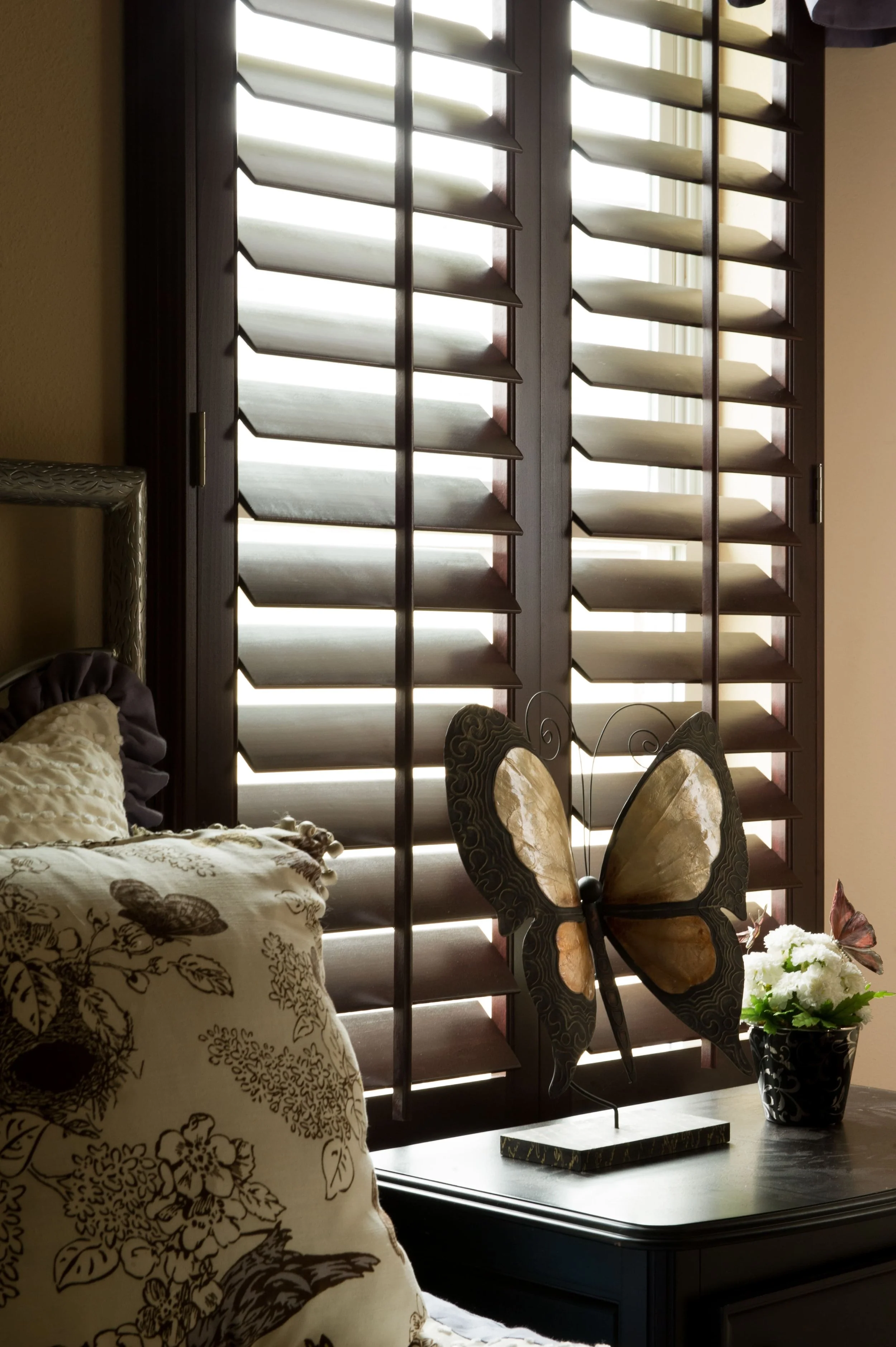 Close up photo of stained plantation shutters in the color Havana in a Sugarland, Texas home.