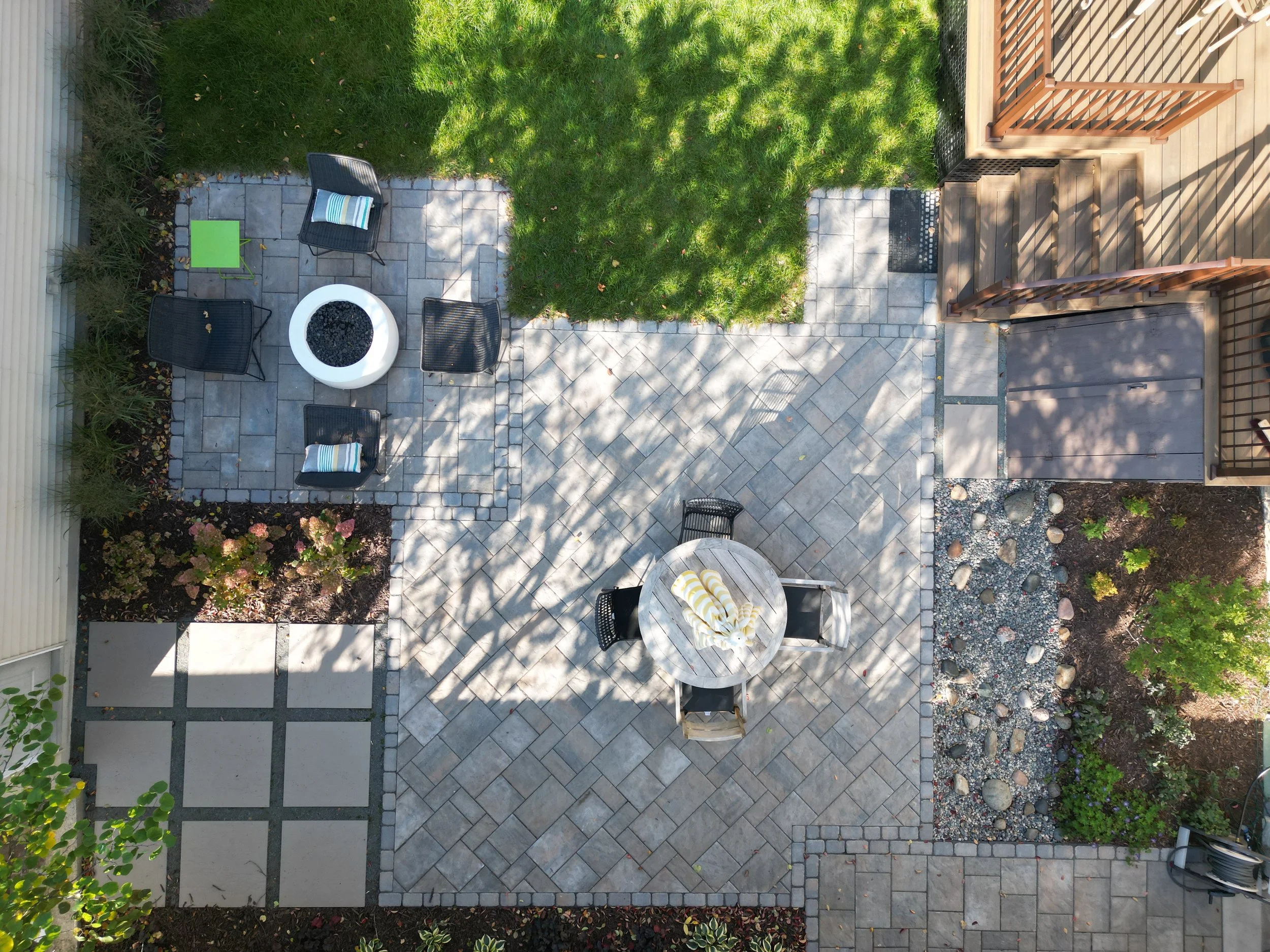 Our projects focus on executing quality hardscape and landscapes, including patios, outdoor fire pits, grilling areas, set walls, landscape lighting, pergolas, and drainage solutions.  We also offer full-service maintenance packages to keep your land