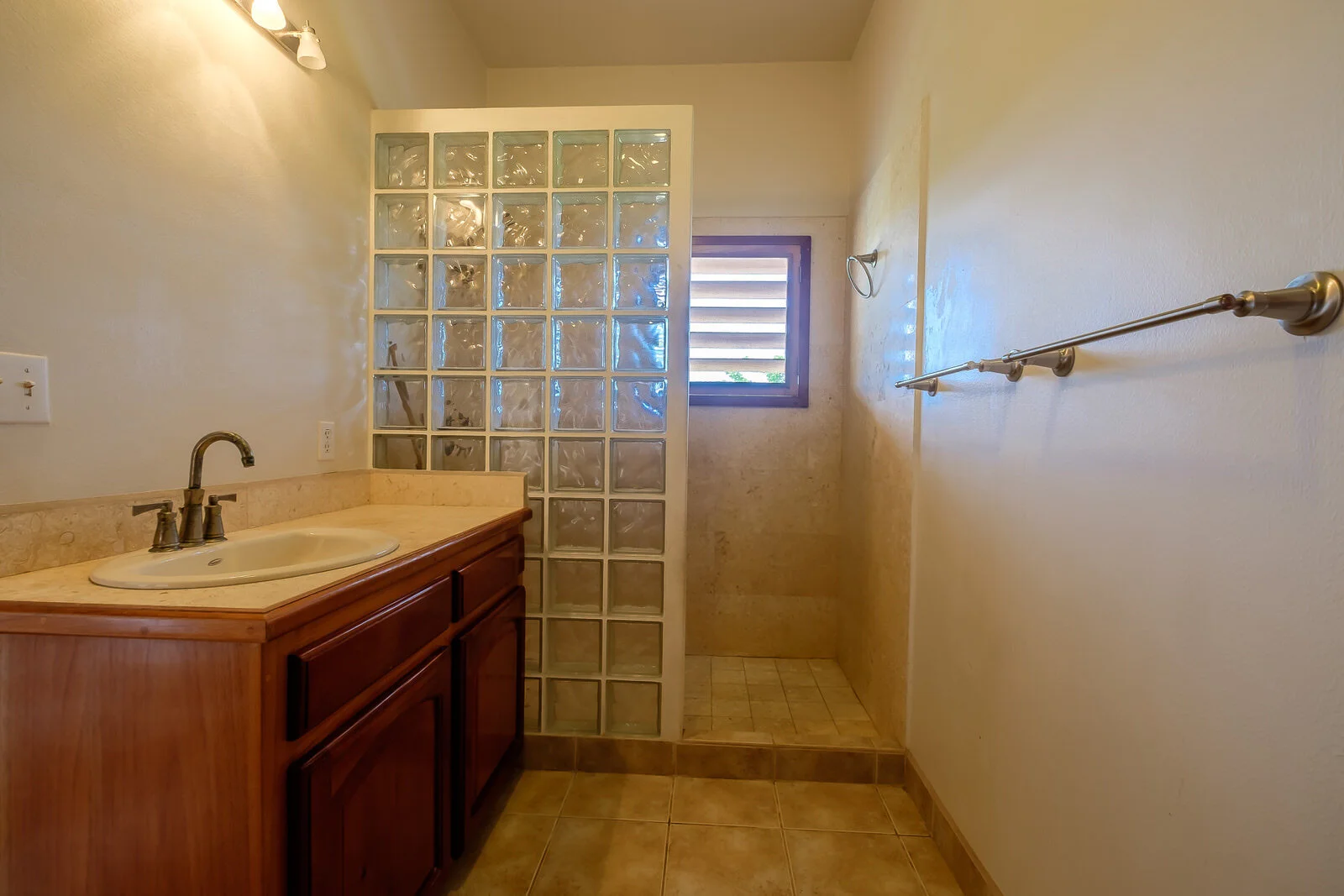 LGHT9752-HDR.jpg
