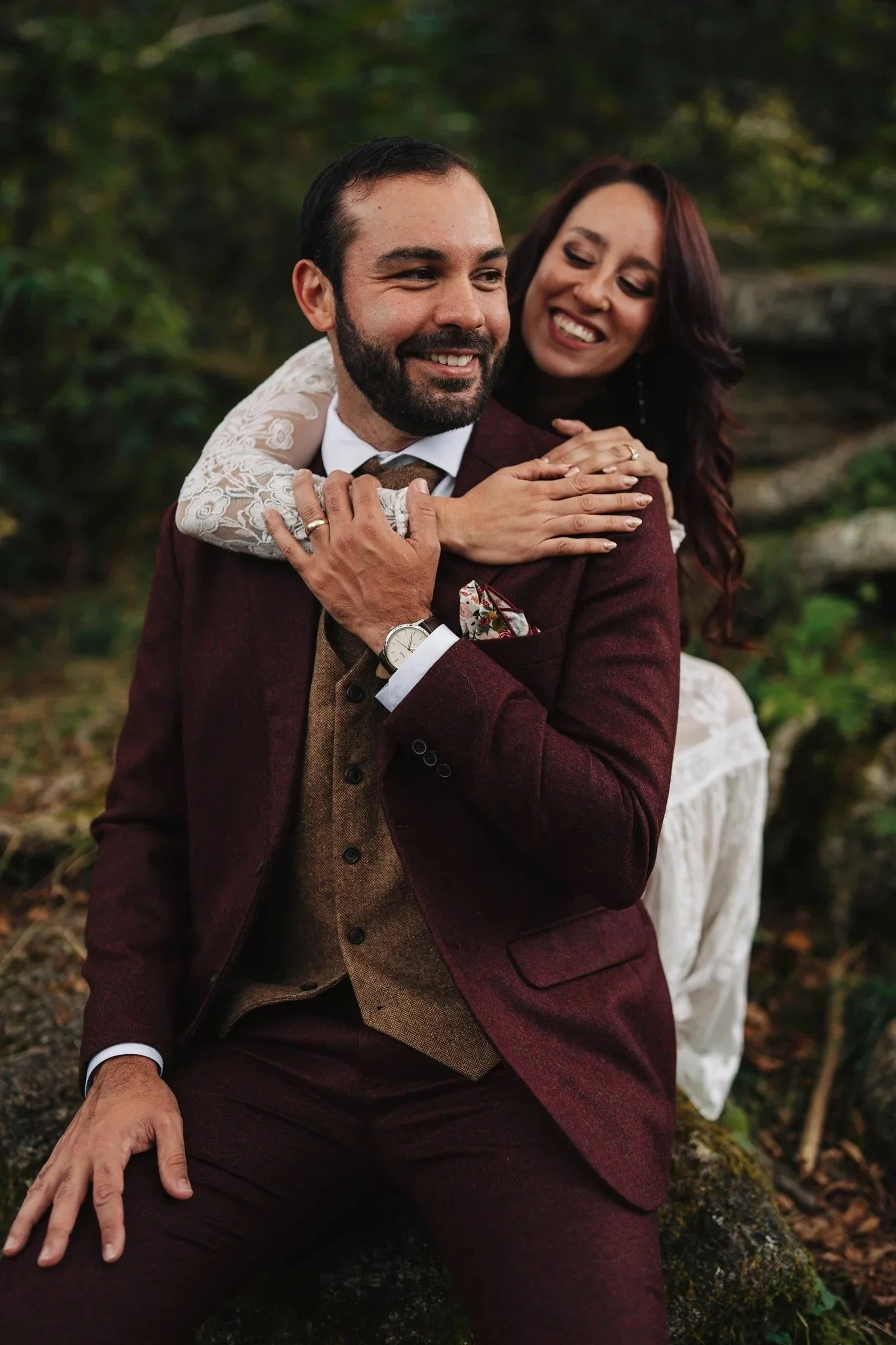 romantic-outdoor-newlywed-portrait