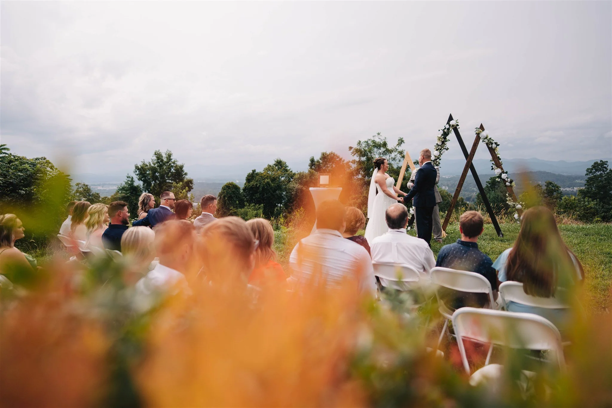 outdoor-mountain-wedding-ceremony