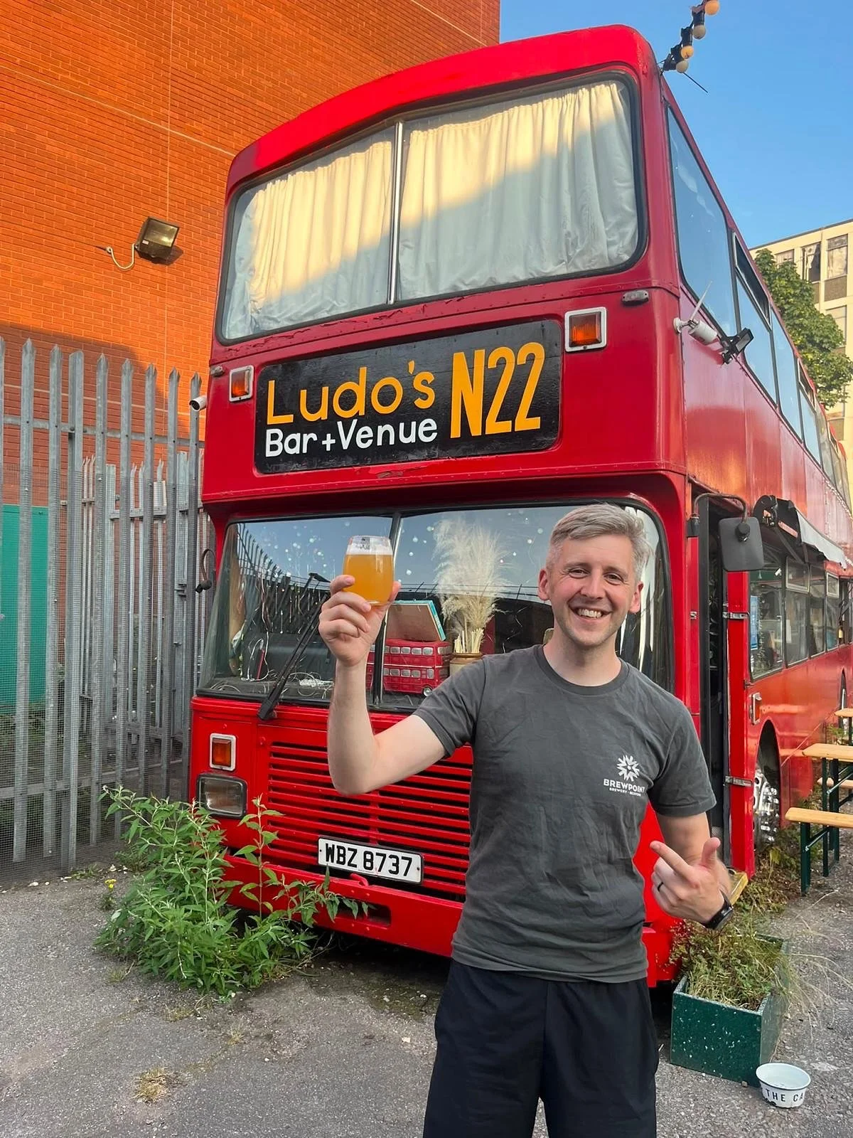 🚨 New Brewery Alert 🚨

Last weekend we were lucky enough to welcome Simon, the founder and head brewer of @wearefoxbrewing - a very exciting new micro brewery hailing from near Peterborough. 

Simon went from being a very talented home-brewer to ta