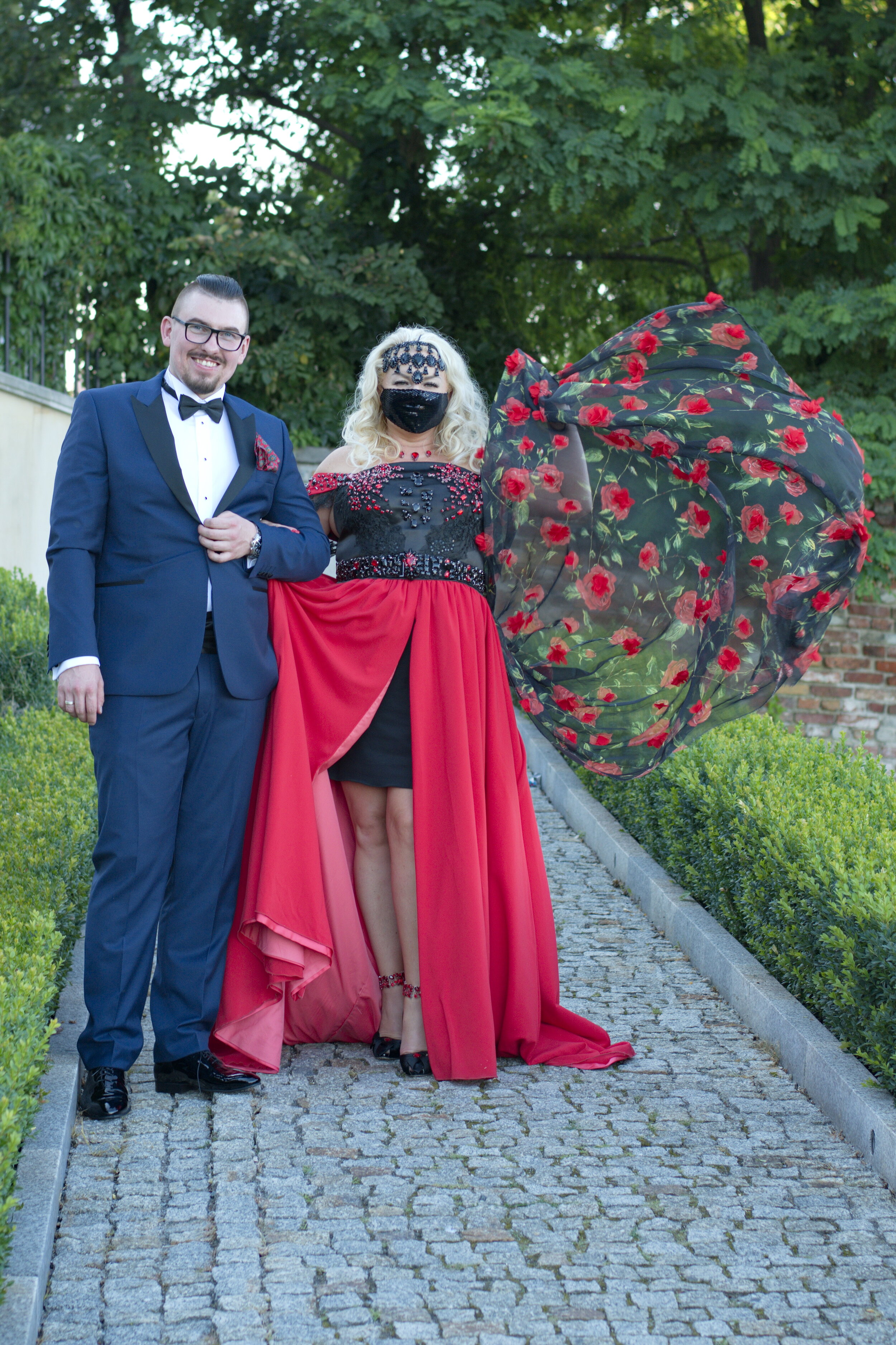 Hanna i Bartek na sesji ślubnej na starym mieście w Warszawie