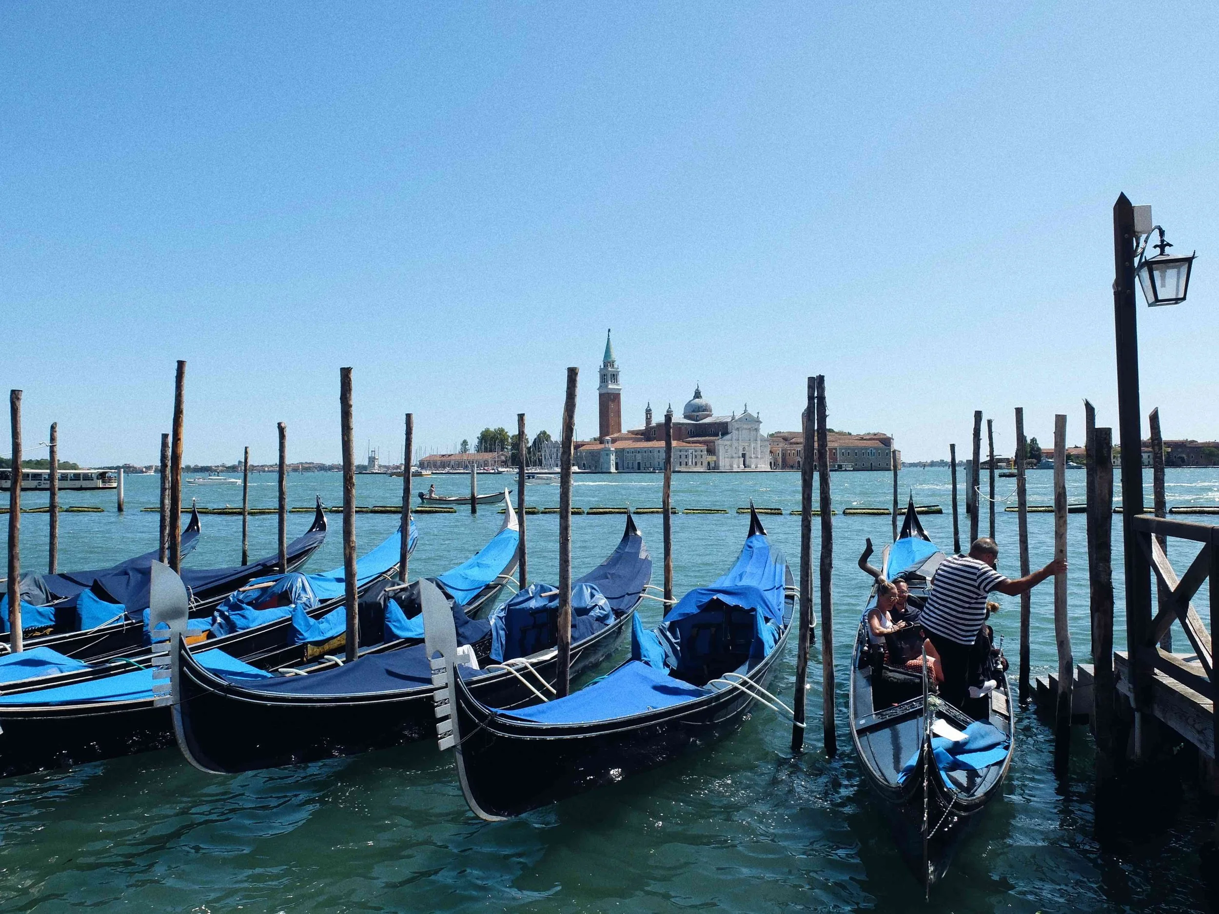 visiter_venise_veneto_gondoles.jpg