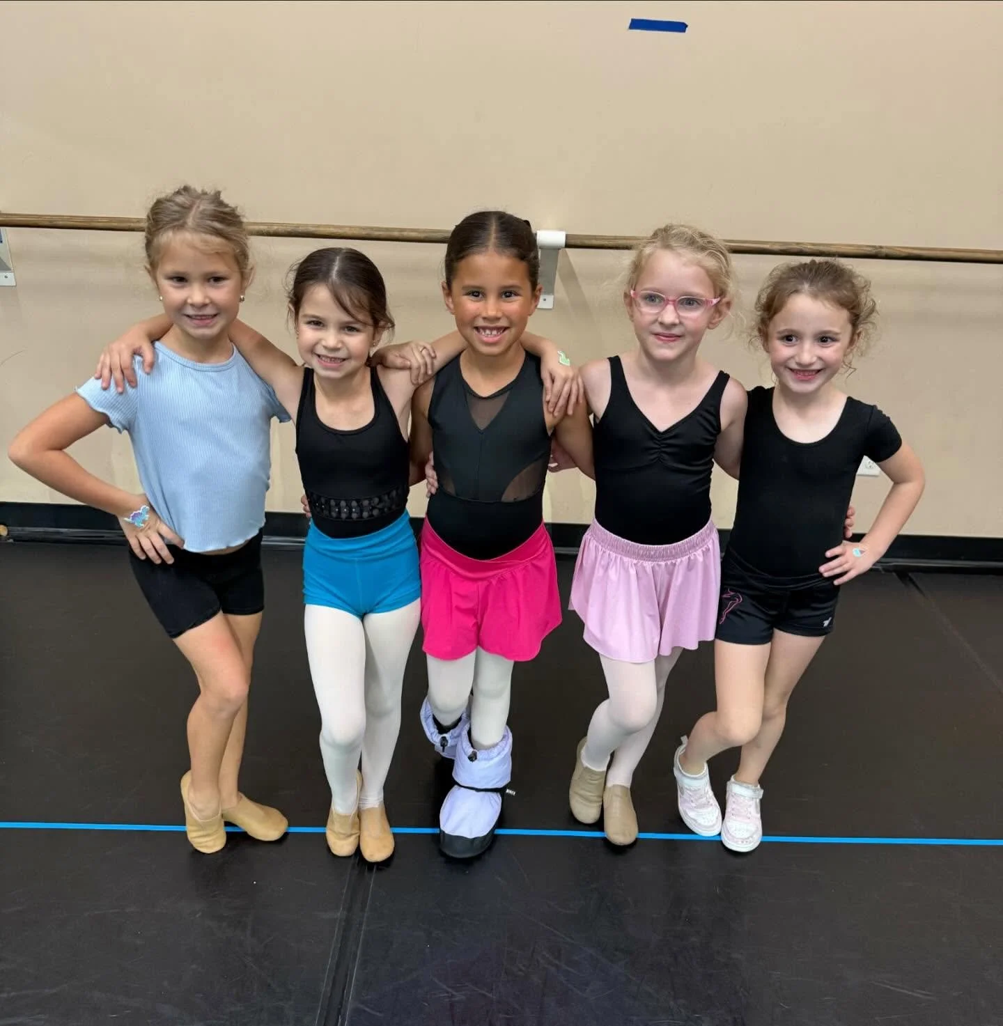 Twirl squad forever 💃🏻 👯&zwj;♀️

#thedancestudionetwork #allendancestudio #dancebesties