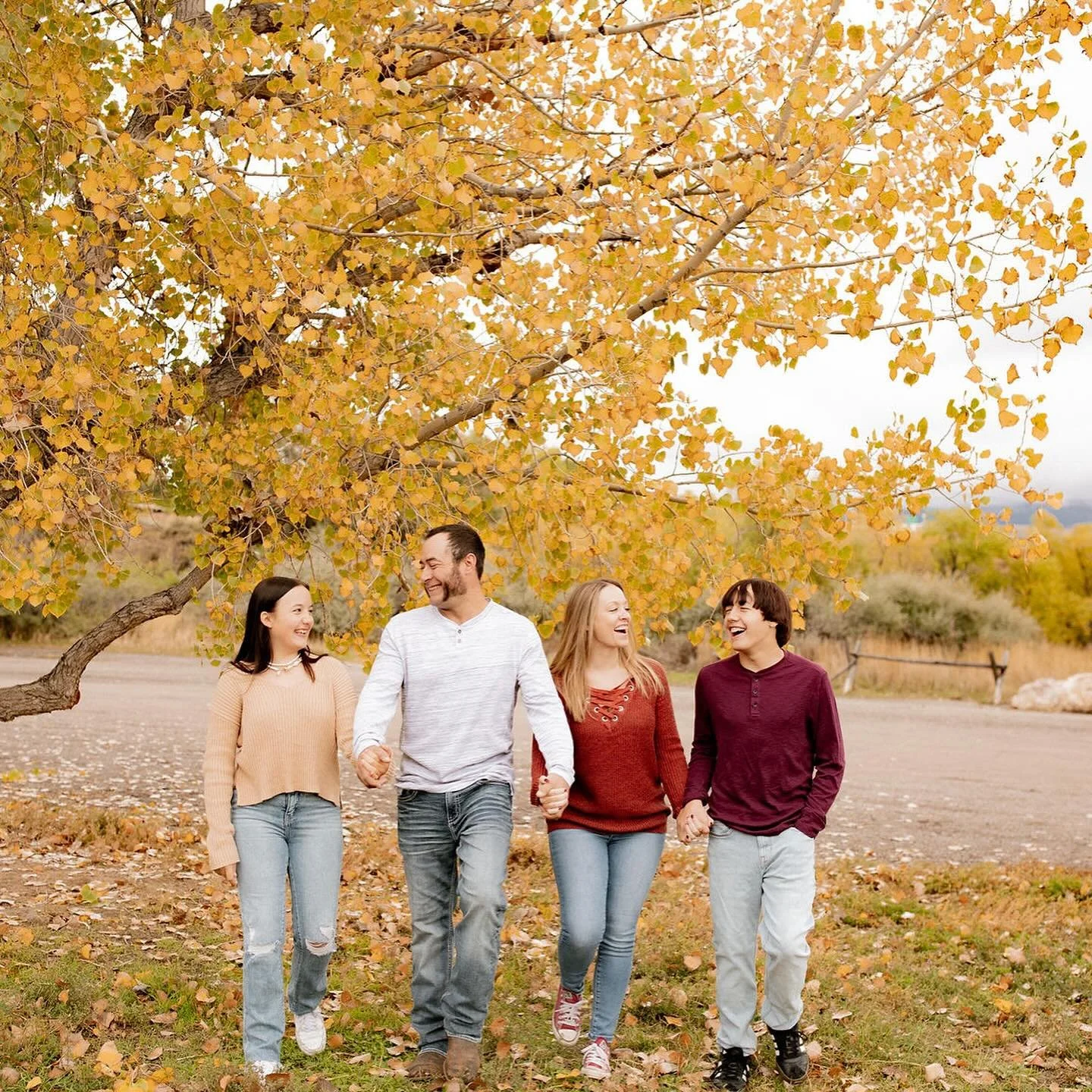 Autumn family sessions have my heart 🧡 🍂