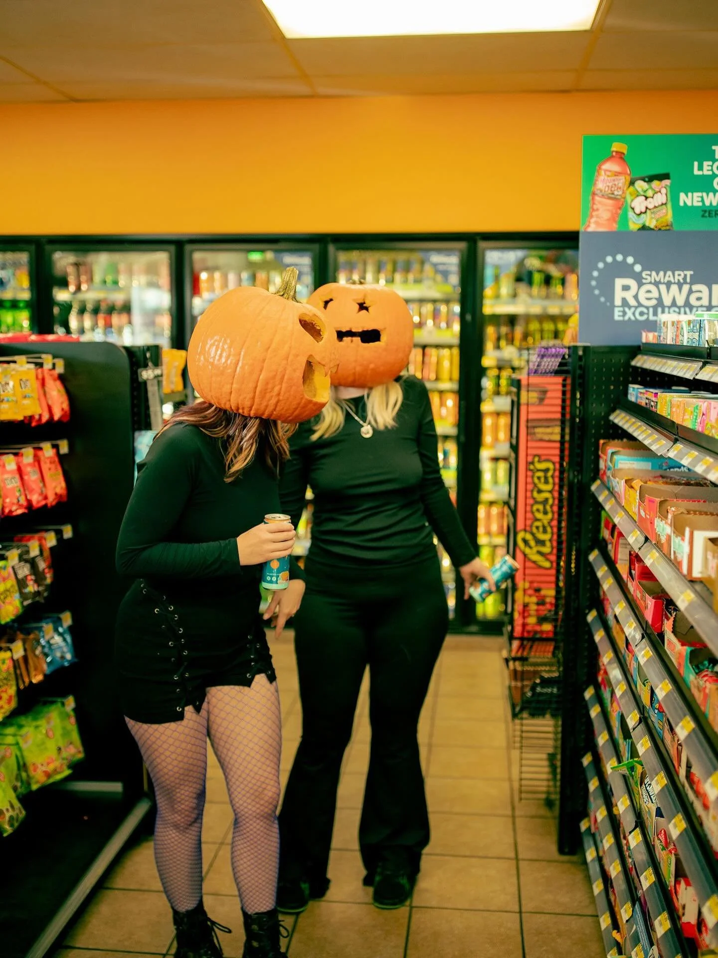 Highly recommend doing some bestie photos this Halloween! 🎃 👯&zwj;♀️