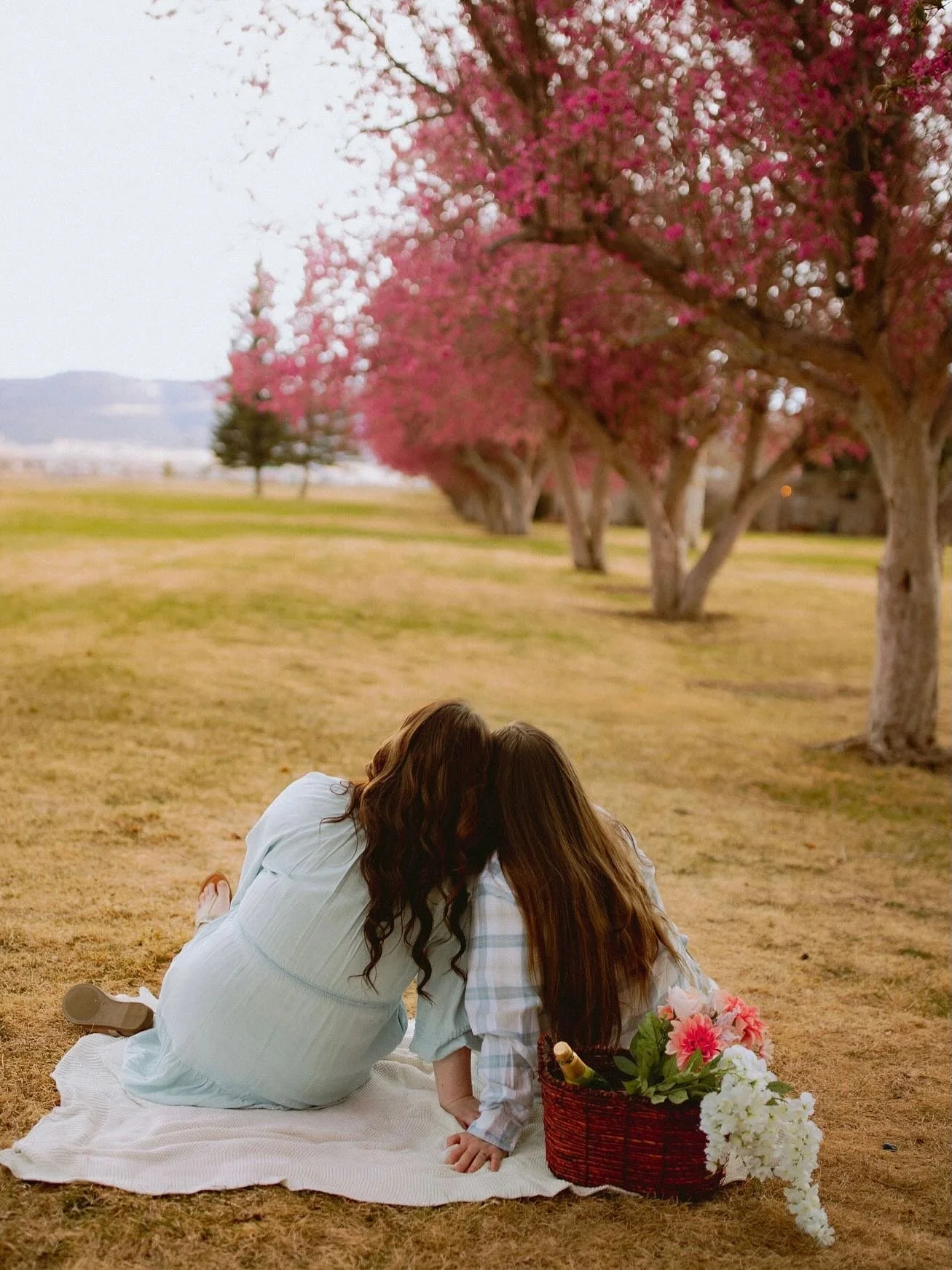 Keeping swiping for a cute surprise🥰 ➡️➡️