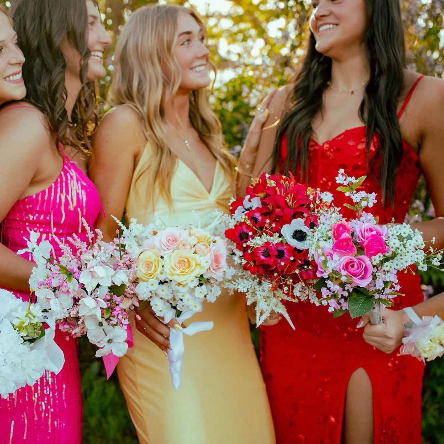 Makieha&rsquo;s senior prom w/ her friends 💓 🪩