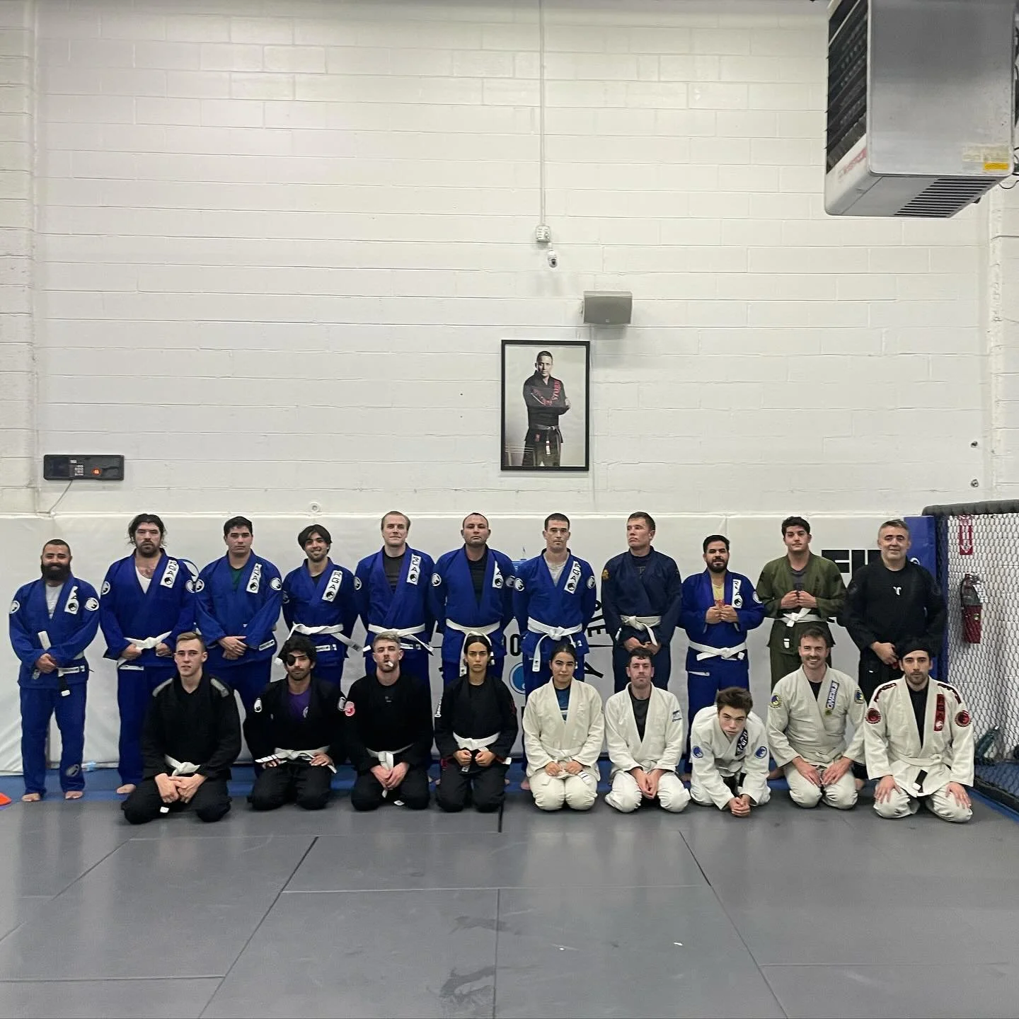 Mondays 6pm Beginner class with @eleonicardoso on 🔥🔥🔥