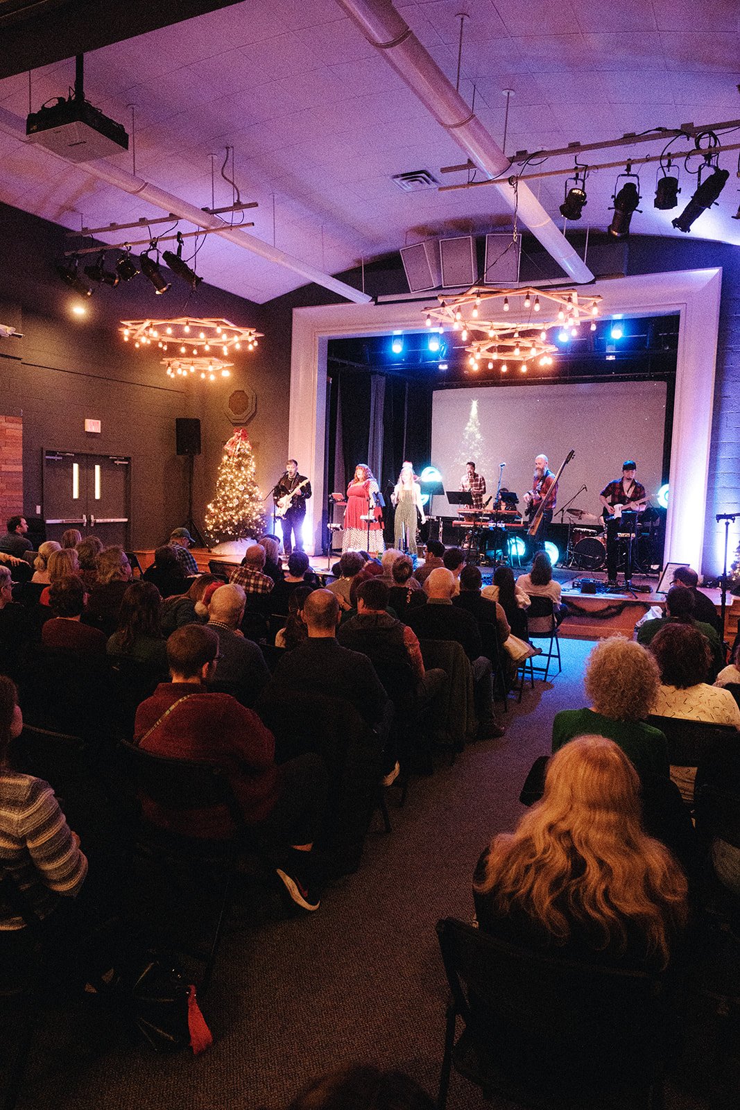 FUMCDentonModernChristmas2024_19December2024_EmilioMesaPhotography_0021.jpg