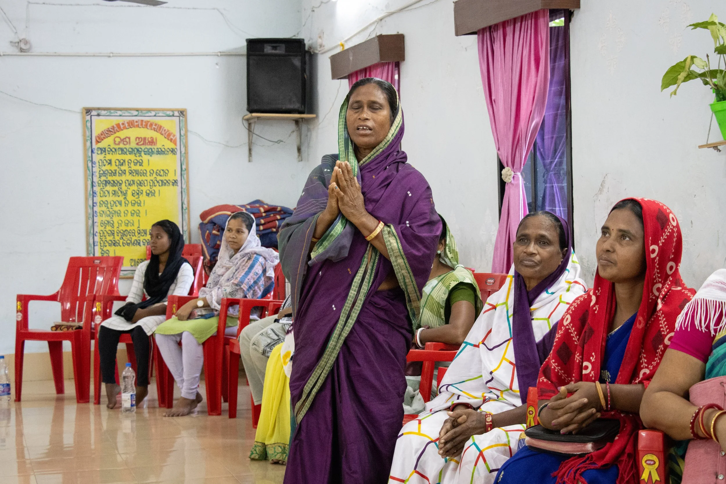  Women share their testimonies at a Women’s Impact Network meeting in eastern Odisha. 