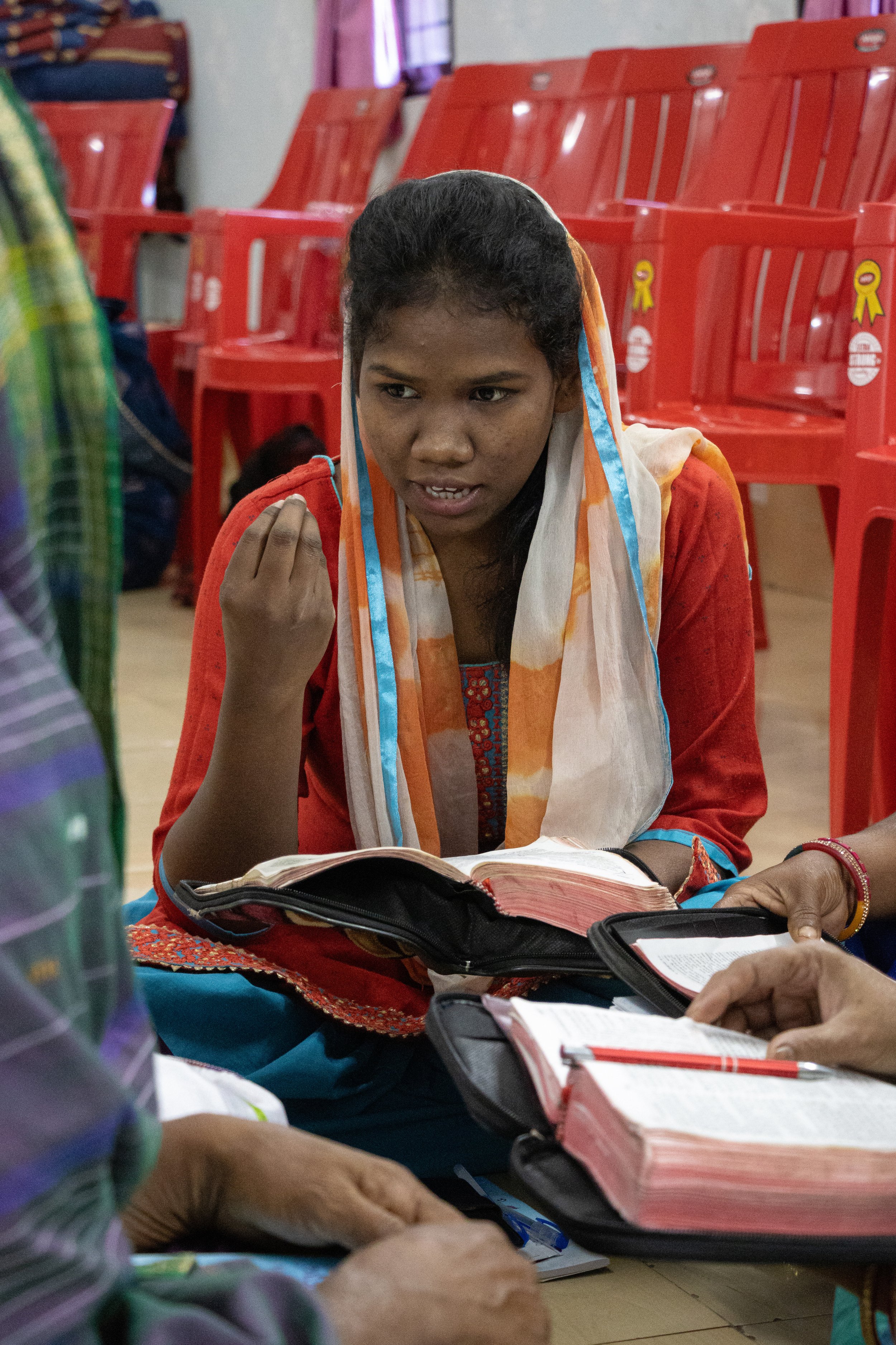  Women study the Bible during a Women’s Impact Network meeting in eastern Odisha. 
