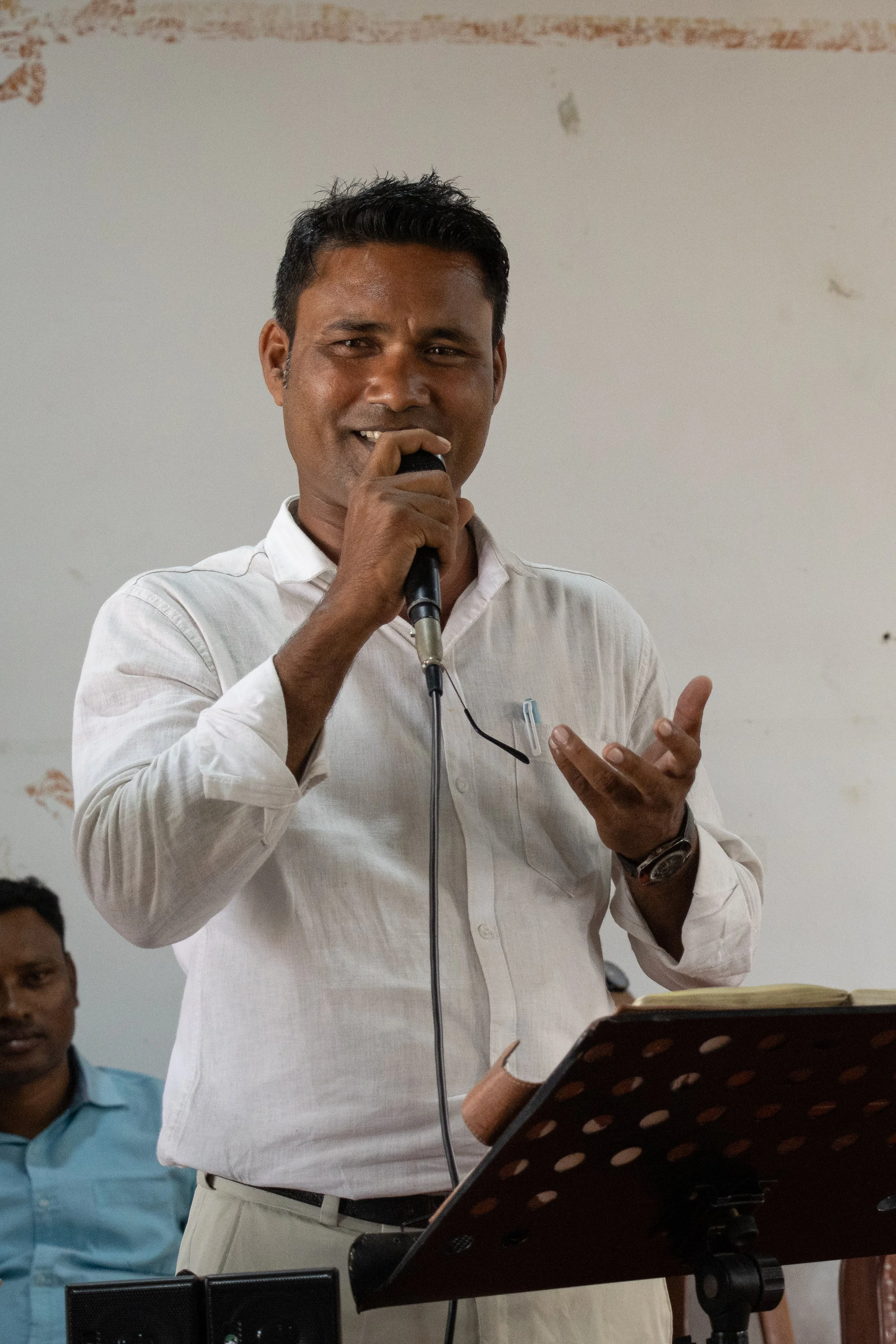  A pastor/evangelist encourages and exhorts students of the Dhandbad SOE. 
