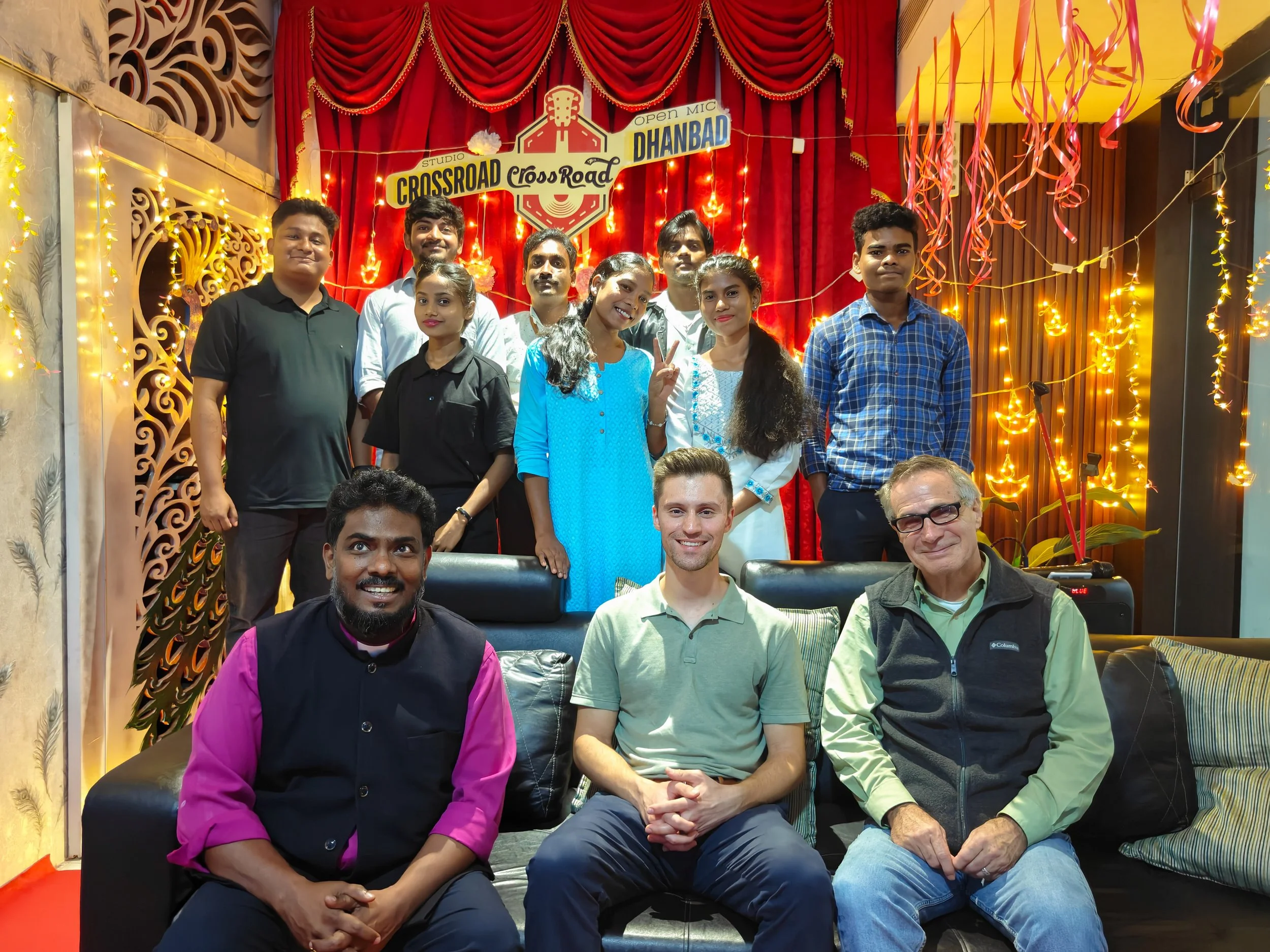  ER’s partners in Dhanbad run a music store and cafe in the city to create opportunities for ministry, especially to younger generations. 