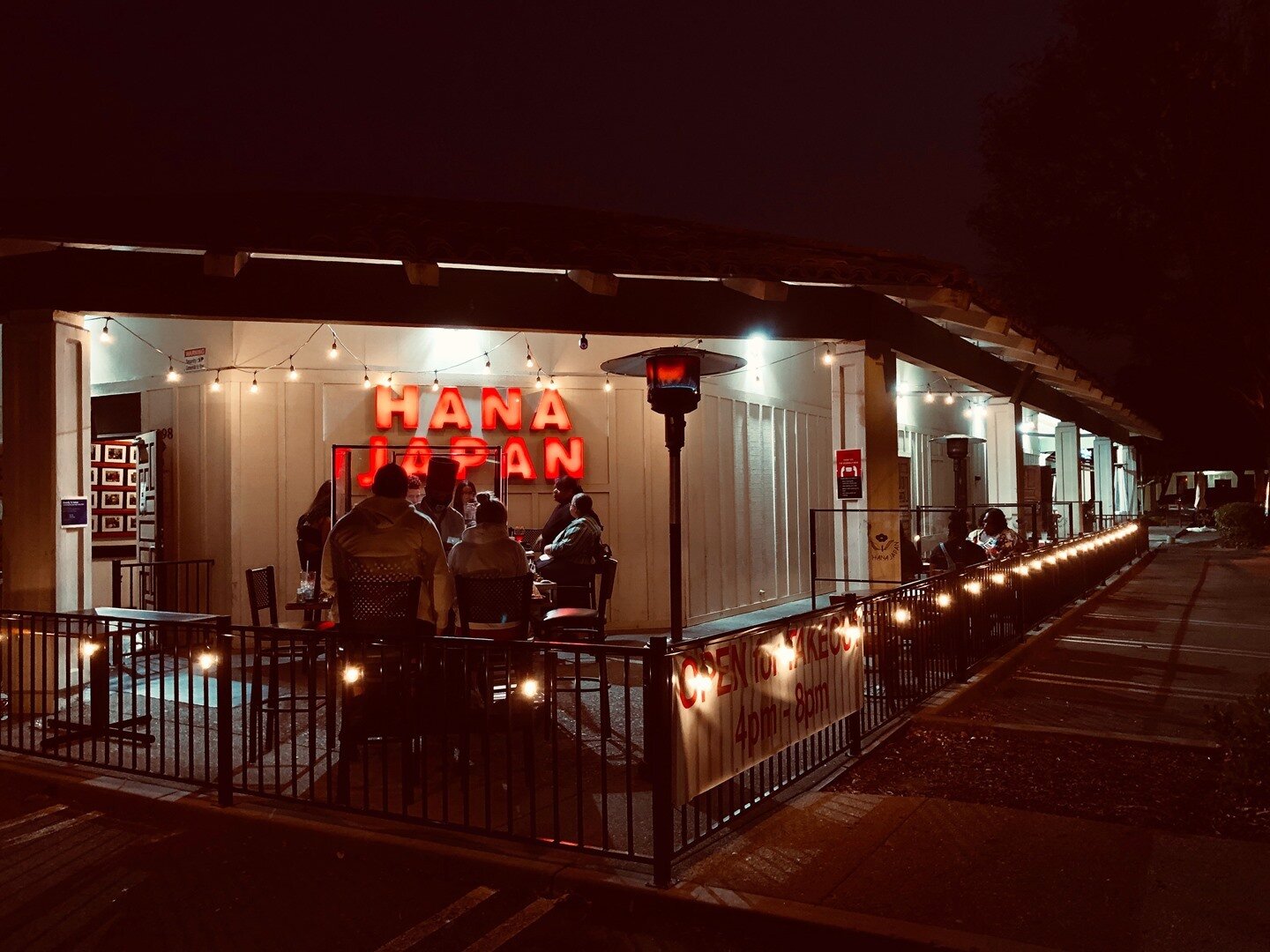 Took a moment last night to appreciate the good times, beautiful weather, and our outdoor teppanyaki tables. We have more grills arriving this week at our Dublin location, which means more flying spatulas and eggs in the air! 

#teppanyaki #chefstabl