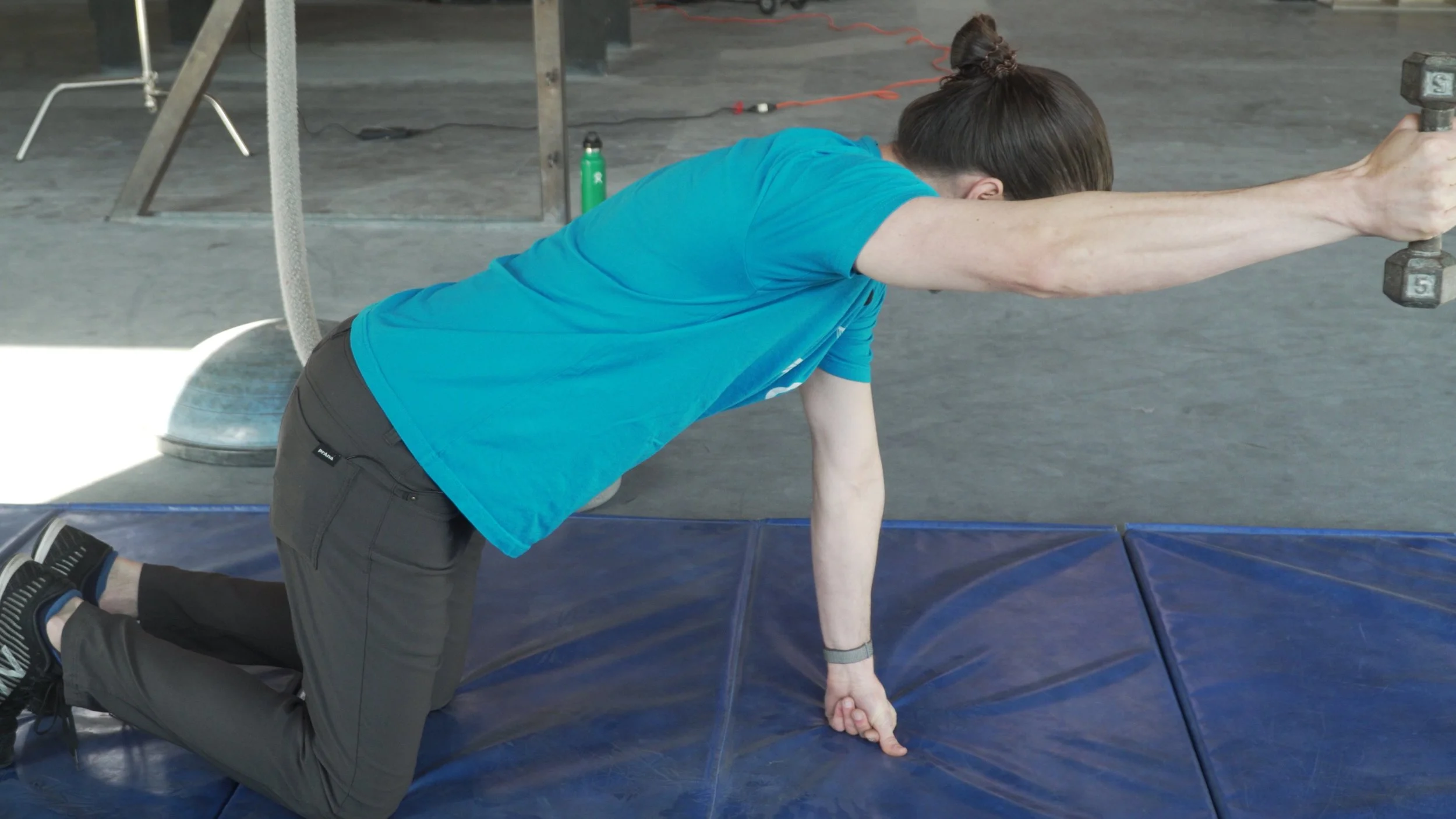 HoopersBeta_Ep103_ScapularDyskinesisFixWorkout_EmileModesitt_03202022.00_03_15_22.Still009.jpg