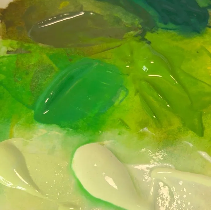 a wet palette, and new work in progress

#workinprogress #acrylicpainting #arte #artistlife #slowlife #naturepainting