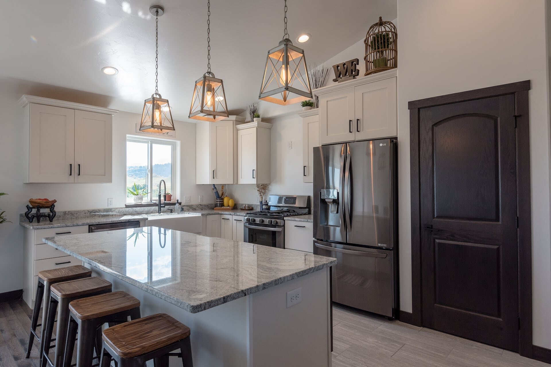 Farmhouse Chic Kitchen Maximizing White and Wood Textures