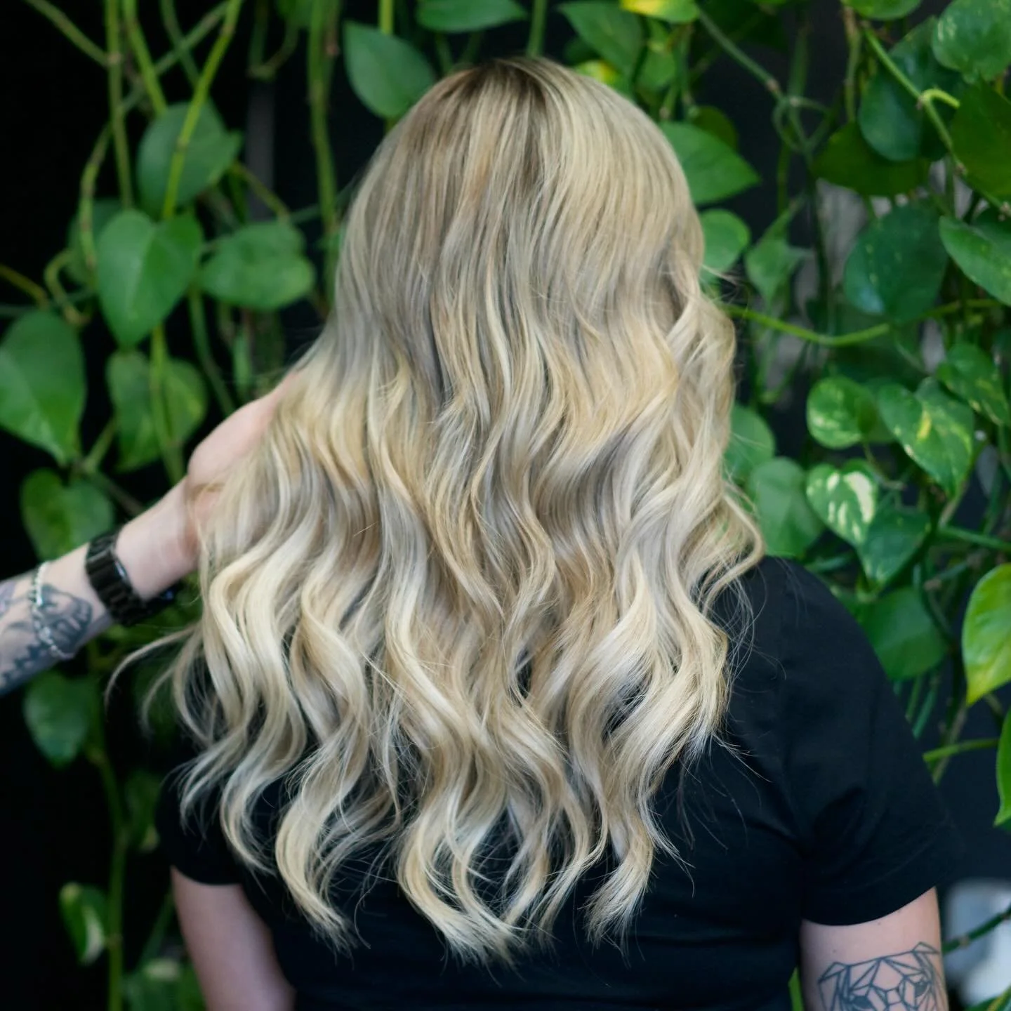 One day I&rsquo;ll remember to get a before 🙃 anyway, a couple action shots of just a mini move up of her @kovihair volume genius extensions on @jessenieding 
-
The upside of these extensions is no itchy mustache and no need to stack multiple wefts 