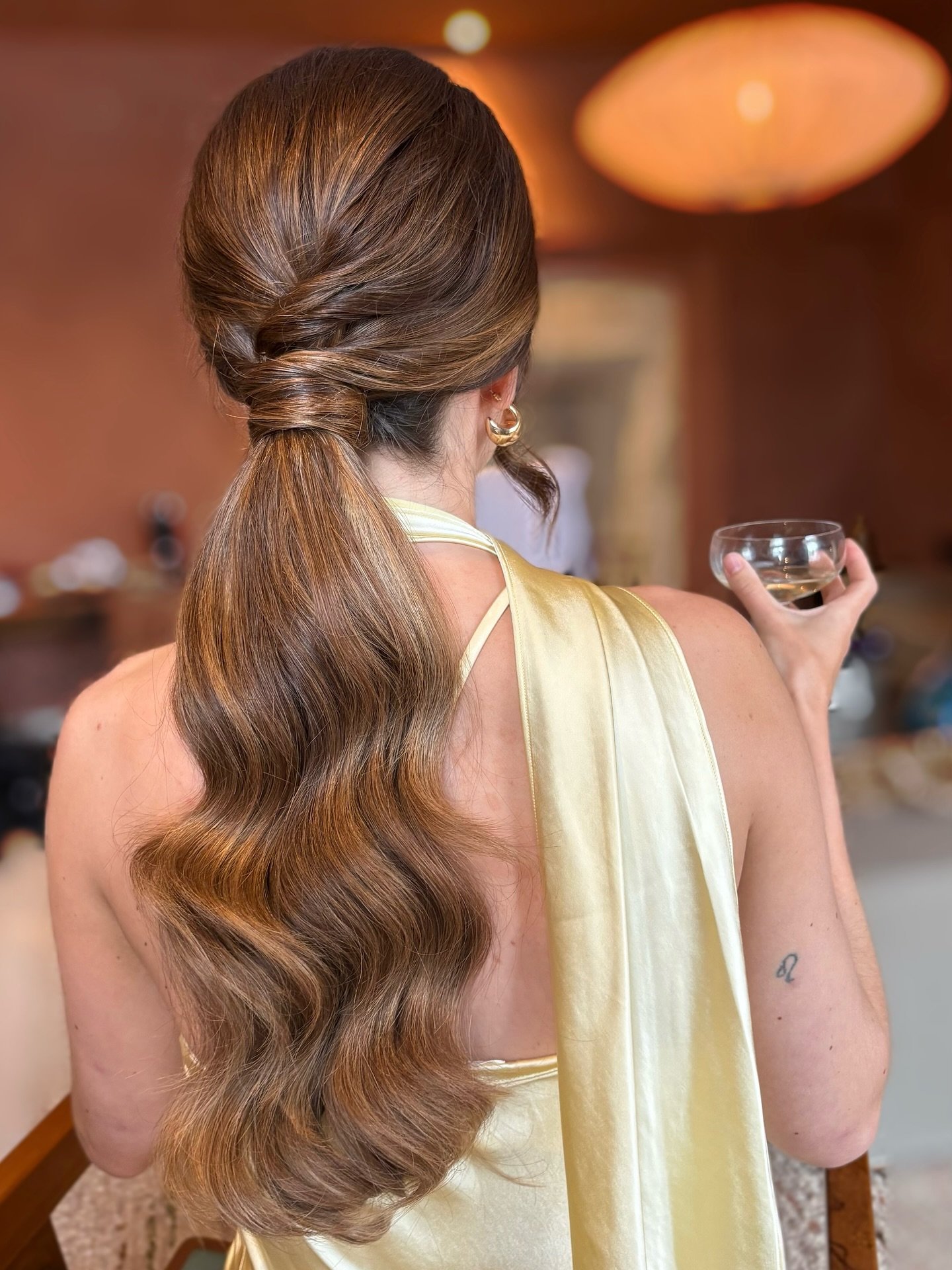 Bridesmaid hair inspo 🤍

Chloe&rsquo;s lovely bridesmaids, all with their own style at @bullburford @wortonhall @wortonkitchengarden 

.
.
.
#wortonorganicgarden #wortonhallwedding #wortonhall #wortonkitchengarden #wortonkitchen #wortonkitchengarden