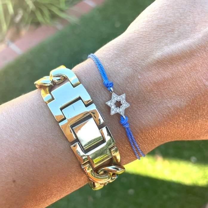 🇮🇱 Show your continued support and solidarity with Israel by shopping our Stand with Israel bracelet. You won't only be wearing a symbol of strength and unity, you will also be contributing to the ongoing life-saving efforts of @magen_david_adom. 1