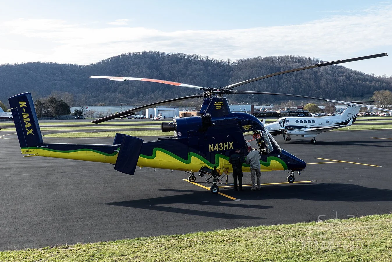 Drove over to where it landed to get some ground shots. The crew were reviewing some paperwork after the flight.
25Mar26
