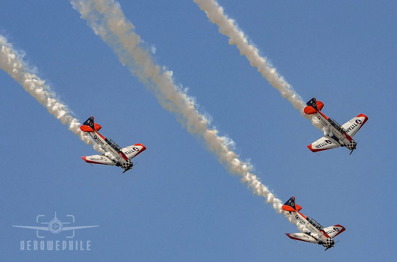 TITAN Aerobatic Team - North American AT-6 Texans