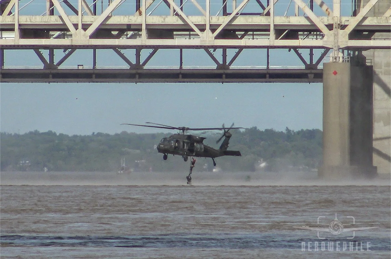 UH-60 Helocast (Bravo Co. 2-147 Air Assault, Frankfort) picking up a member of the 123rd Special Tactics Squadron (KY ANG, Louisville, KY) from the Ohio River.