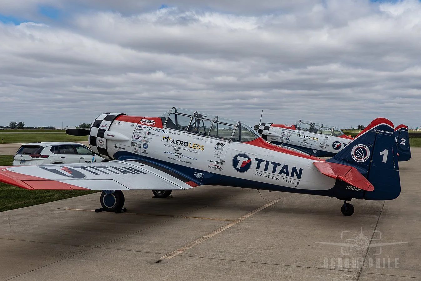 TITAN Aerobatic Team - North American AT-6 Texans