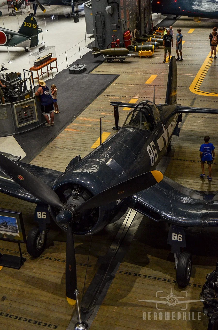 The design of the Corsair featured the smallest possible airframe to accommodate Pratt & Whitney's new R-2800 Double Wasp engine. A unique feature, an inverted gull wing, allowed shorter landing gear while maintaining sufficient ground clearance for 