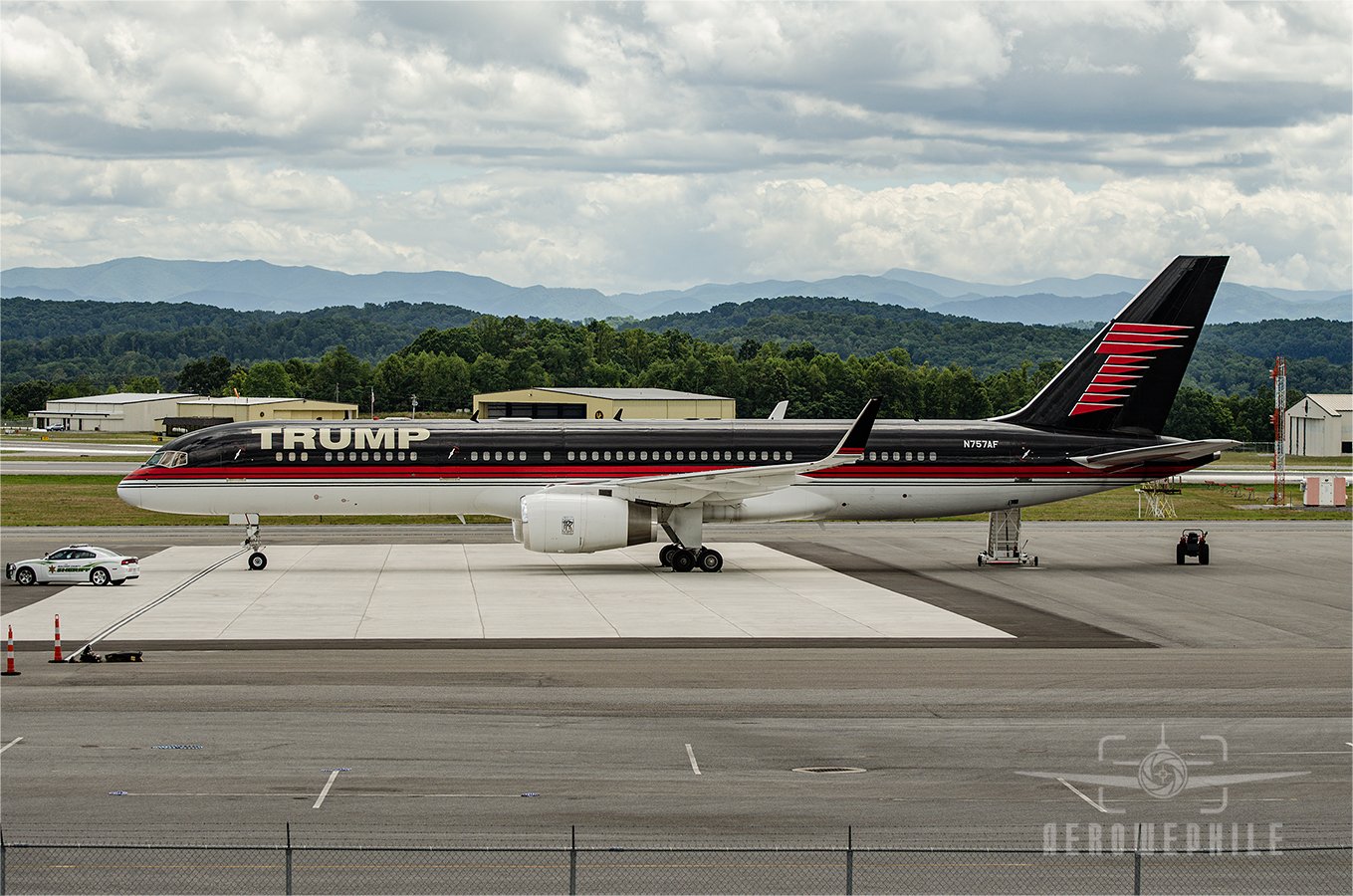 Trump Force One -
1991 Boeing 757-200 -
Tri-Cities Airport - KTRI -
10Aug16