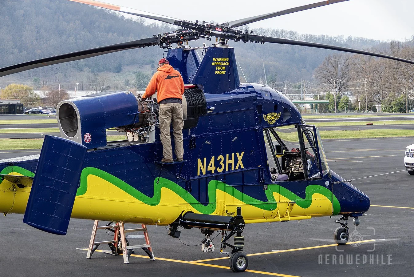 The K-Max has a removable step attached to the side of the helicopter that allows easy access to the engine compartment.
26Mar26