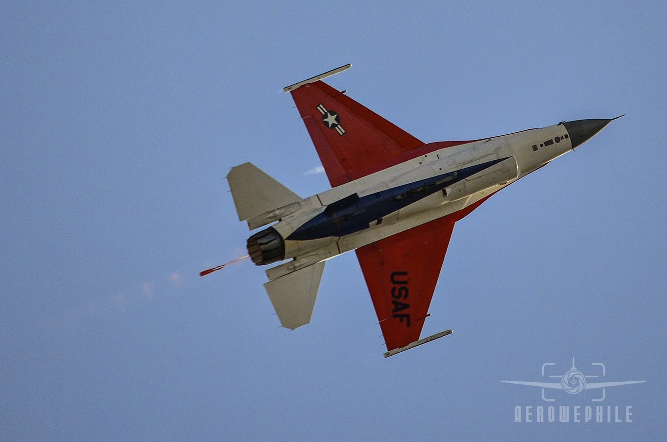 USAF Viper Demo Team - Lockheed Martin F-16C Fighting Falcon