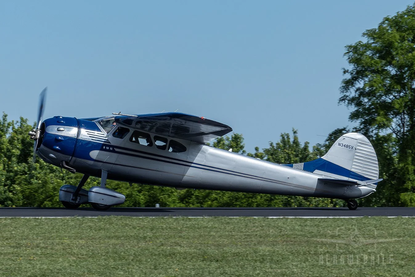 A beautiful 1948 Cessna 195 coming in to land at GCY. Wings & Wheels - Greeneville Municipal Airport (GCY) 
02May26