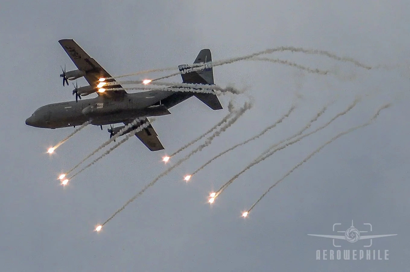 USAF Lockheed-Martin C-130J Hercules Flares Demo.