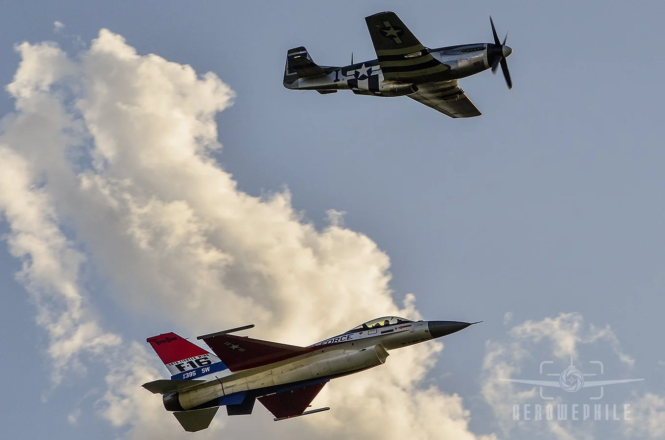 HERITAGE FLIGHT DEMO - USAF Viper Demo Team - Lockheed Martin F-16C Fighting Falcon and North American P-51D-30-NA Mustang "Happy Jack's Go Buggy"