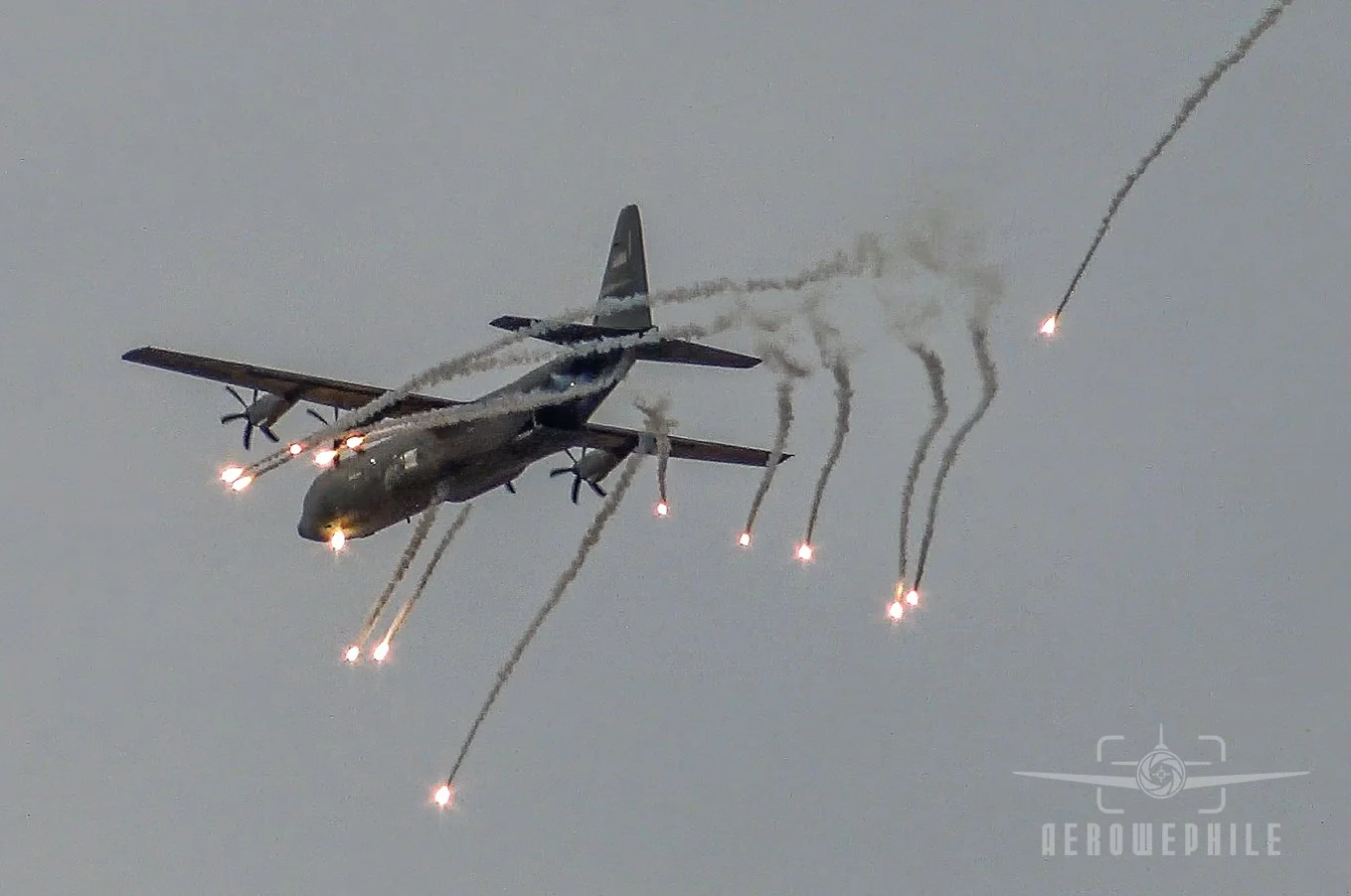 USAF Lockheed-Martin C-130J Hercules Flares Demo.