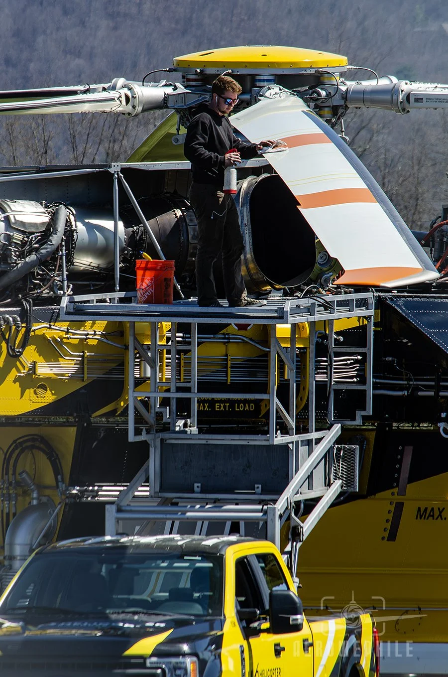 Ingenious lift in the back of this support vehicle to facilitate maintenance on this very large helicopter.
24Mar26