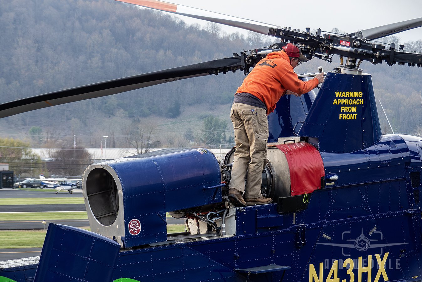 The crew member was examining the rotors and surrounding elements when I arrived. Note the temporary red shroud that covers the air inlet from getting any FOD inside the engine.
26Mar26