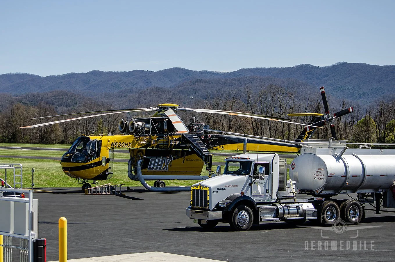 Support tanker parked next to the Helicopter Express Sikorsky S-64F Skycrane (N630HX).
24Mar26